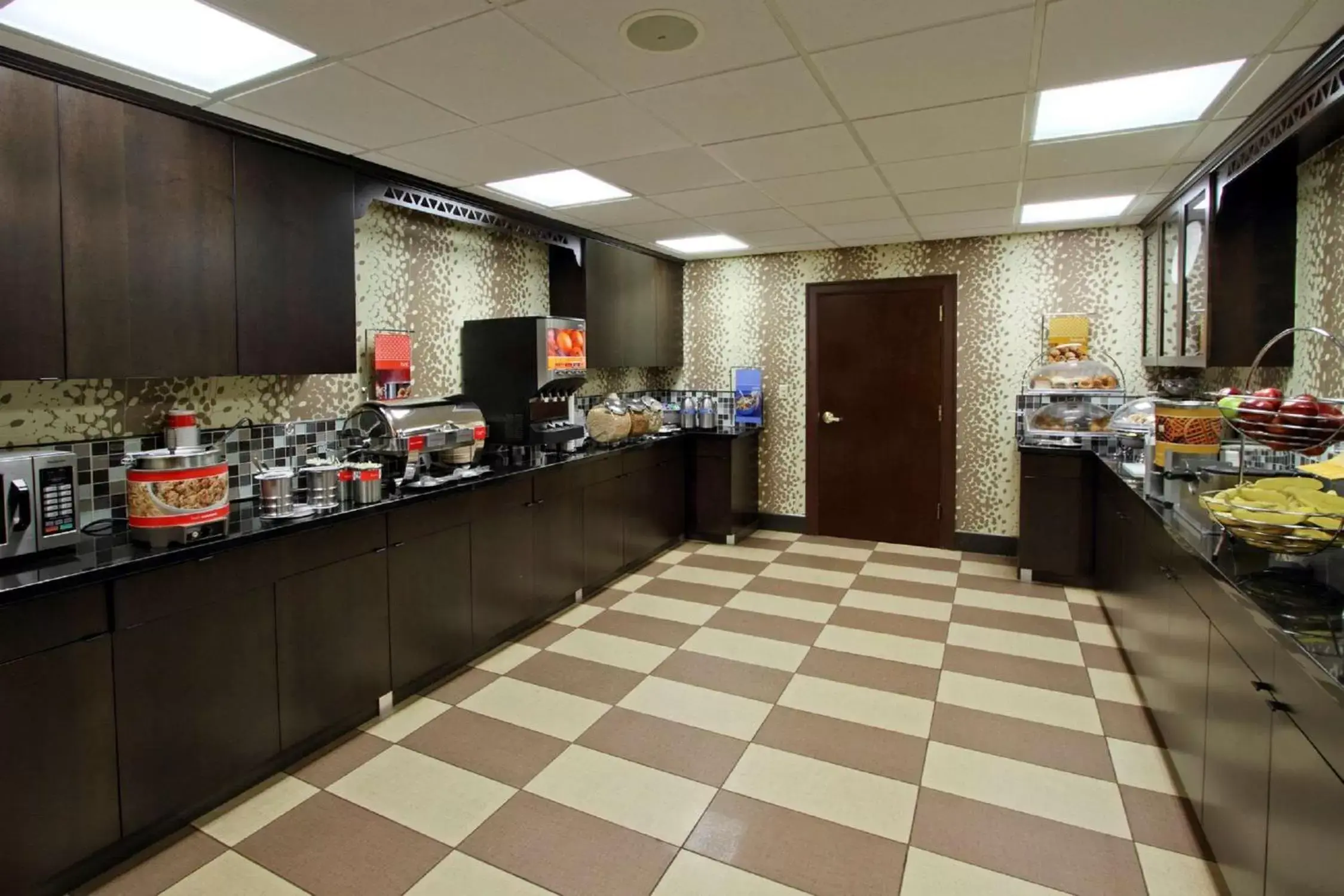 Dining area, Restaurant/Places to Eat in Hampton Inn & Suites Newtown