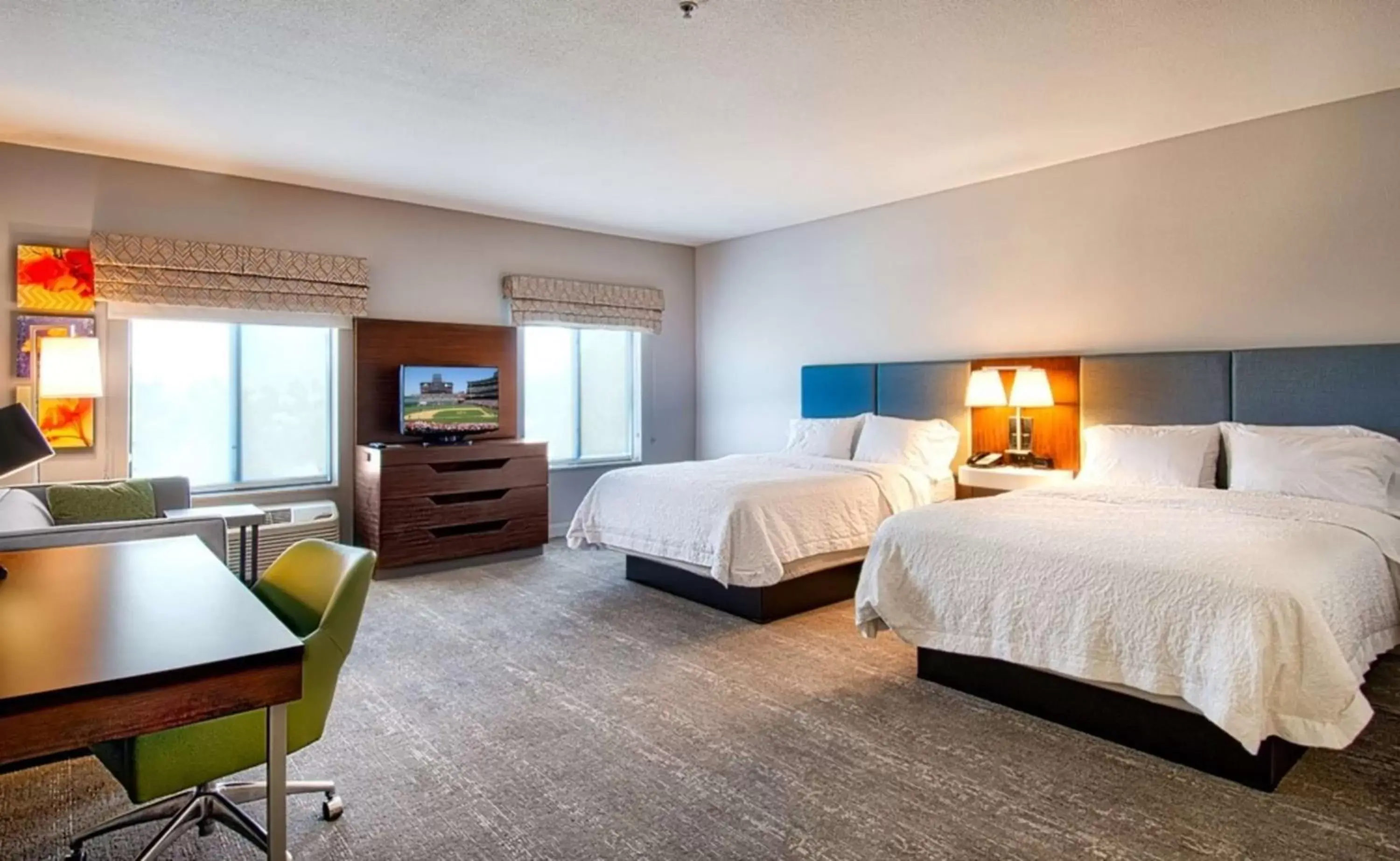 Bed in Hampton Inn & Suites Hemet