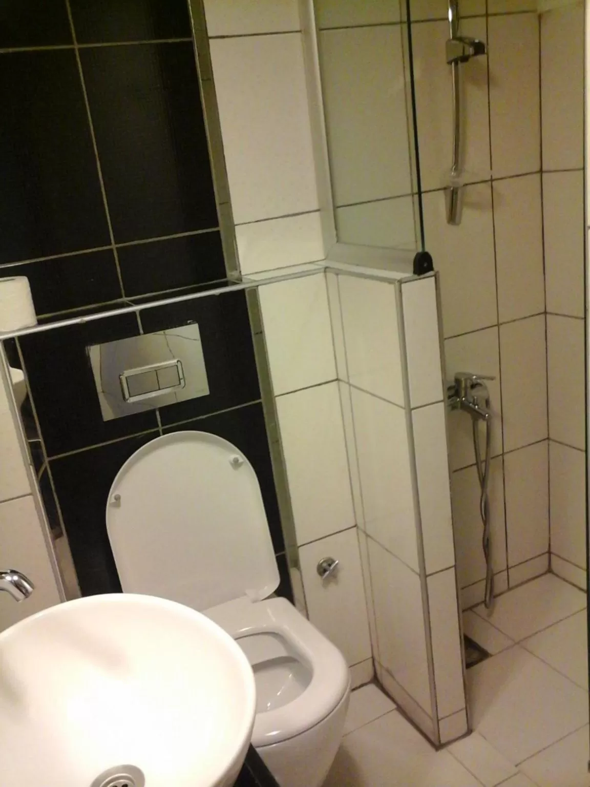 Bathroom in Olimpiyat Hotel Izmir