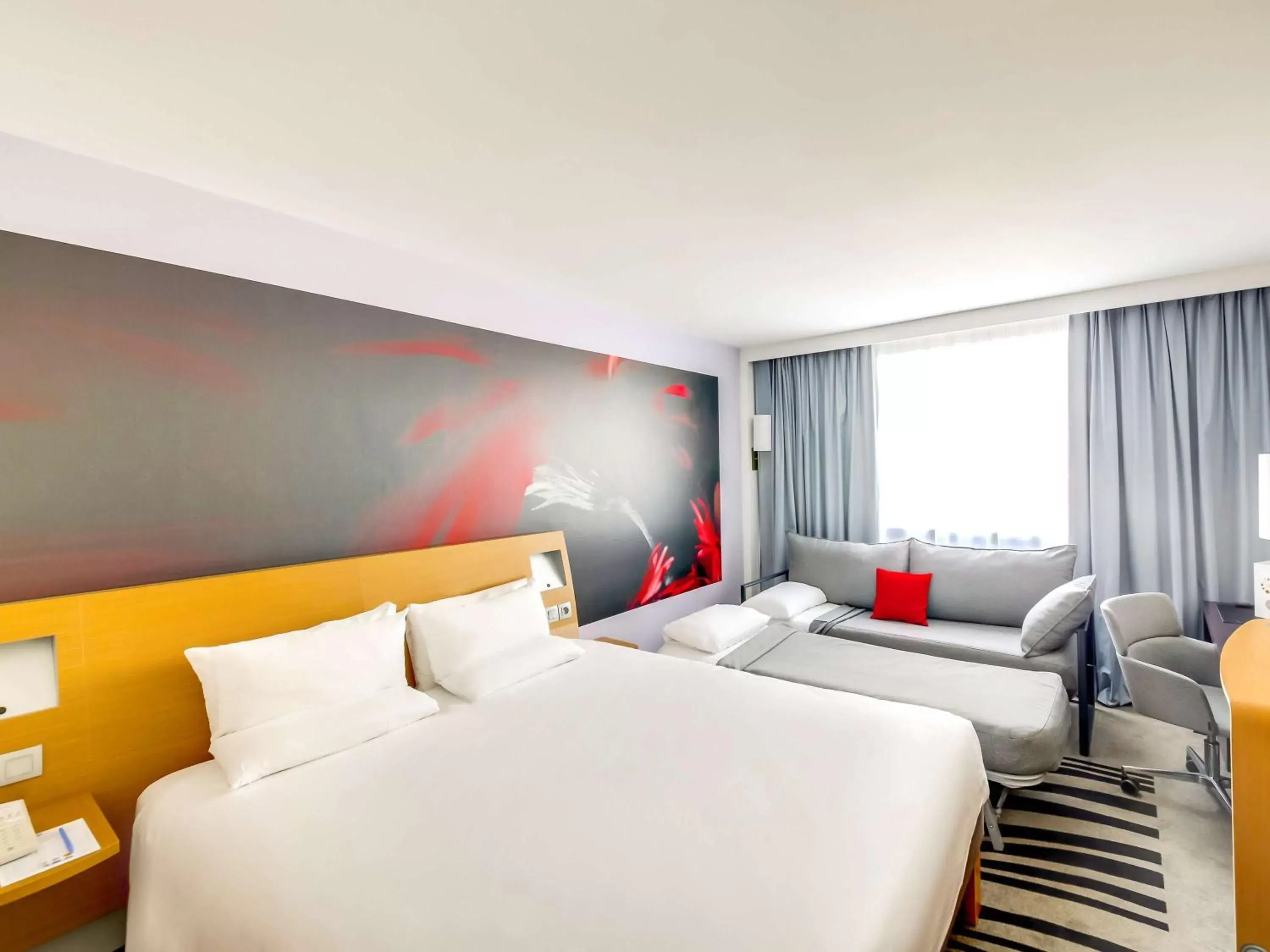 Photo of the whole room, Bed in Novotel Paris Centre Gare Montparnasse