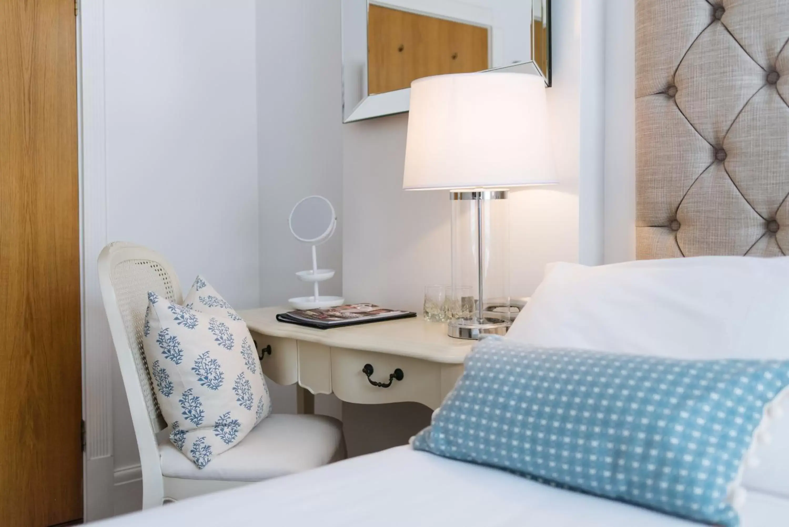 Bed, Bathroom in The Old Quay House Hotel