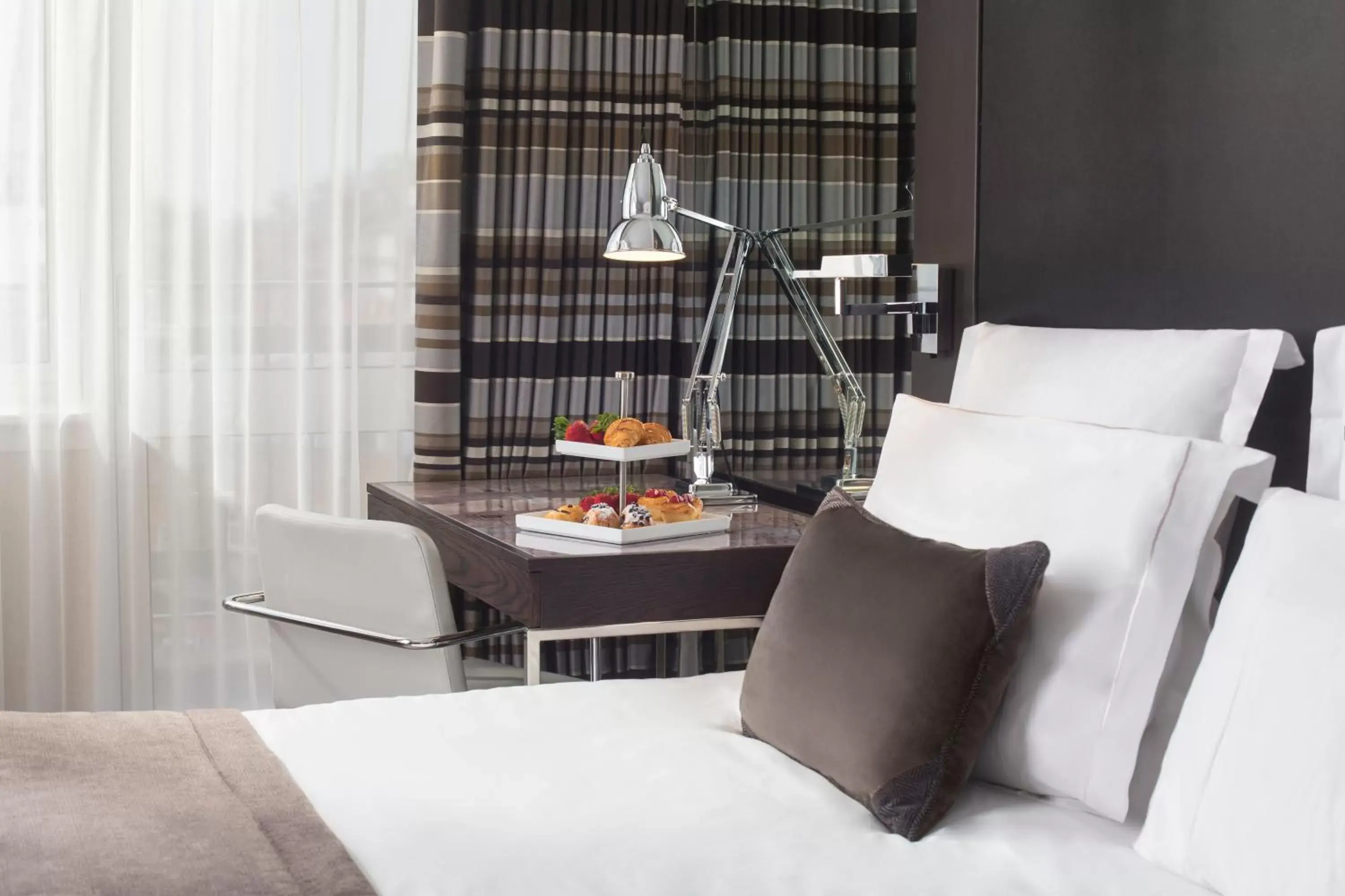 Bedroom, Bed in Jumeirah Lowndes Hotel