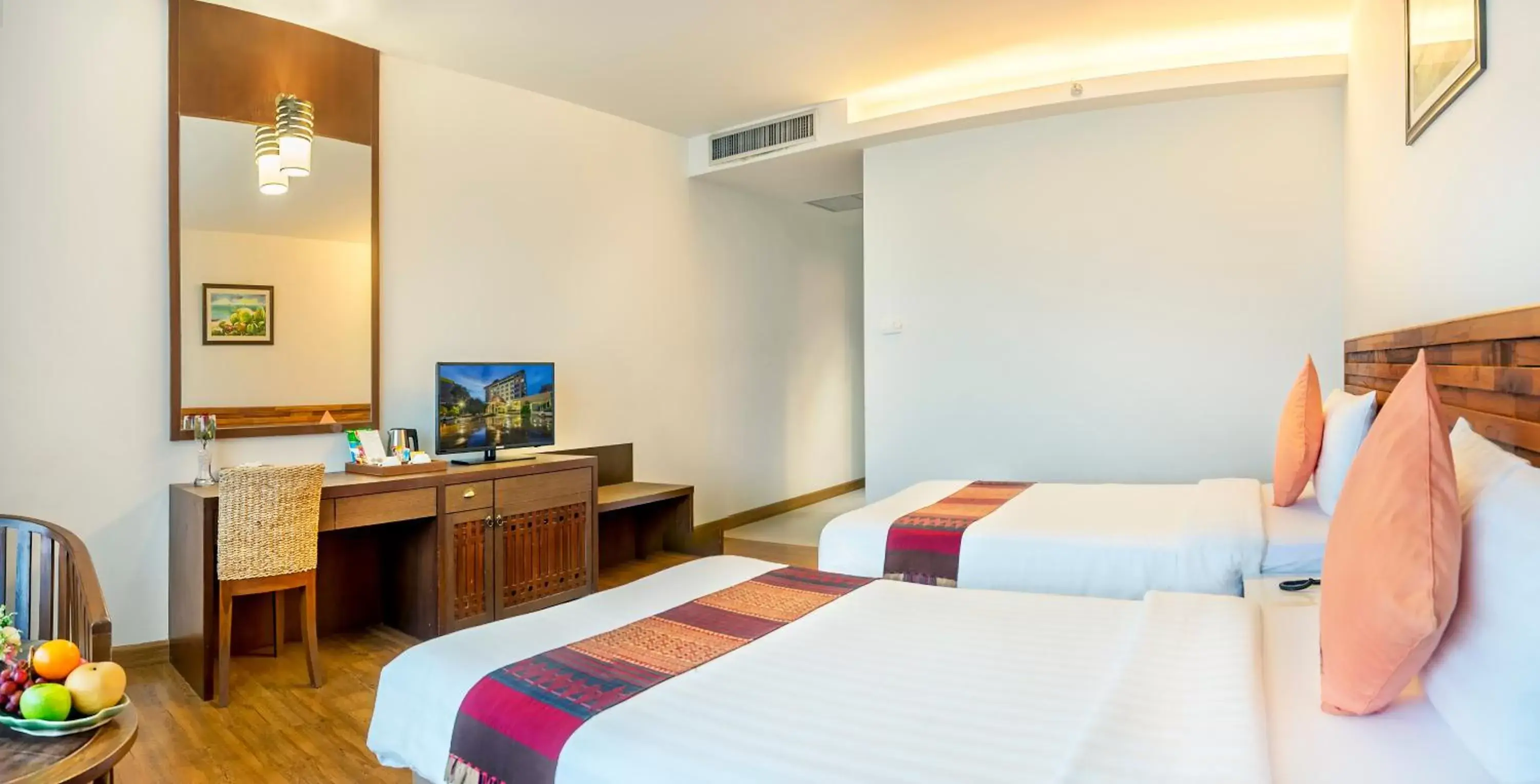 Bed in Buri Sriphu Hotel & Convention Centre