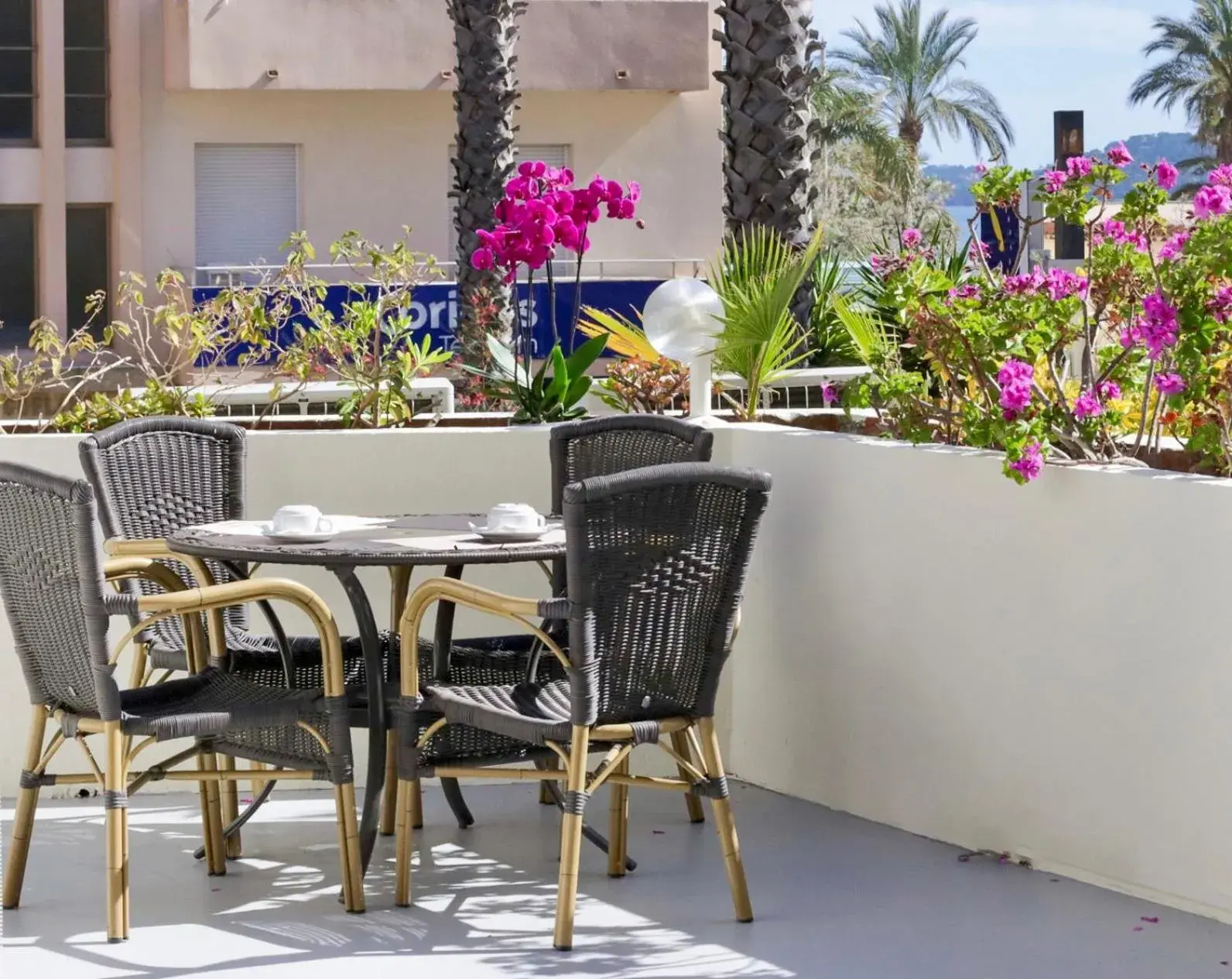 Patio in Anglade Hotel