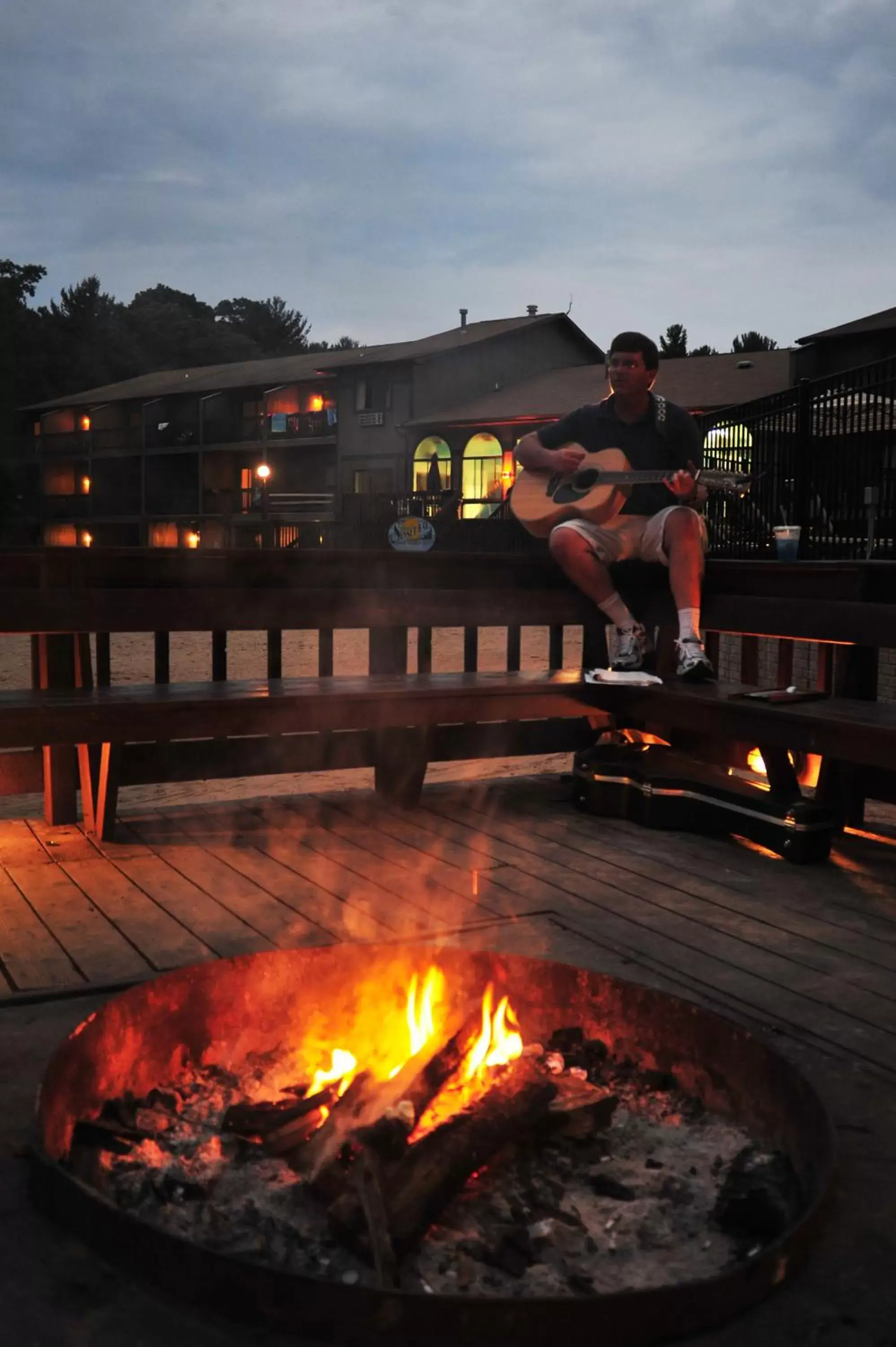 Evening entertainment in Sunset Bay Resort & Suites Evening entertainment in Sunset Bay Resort & Suites