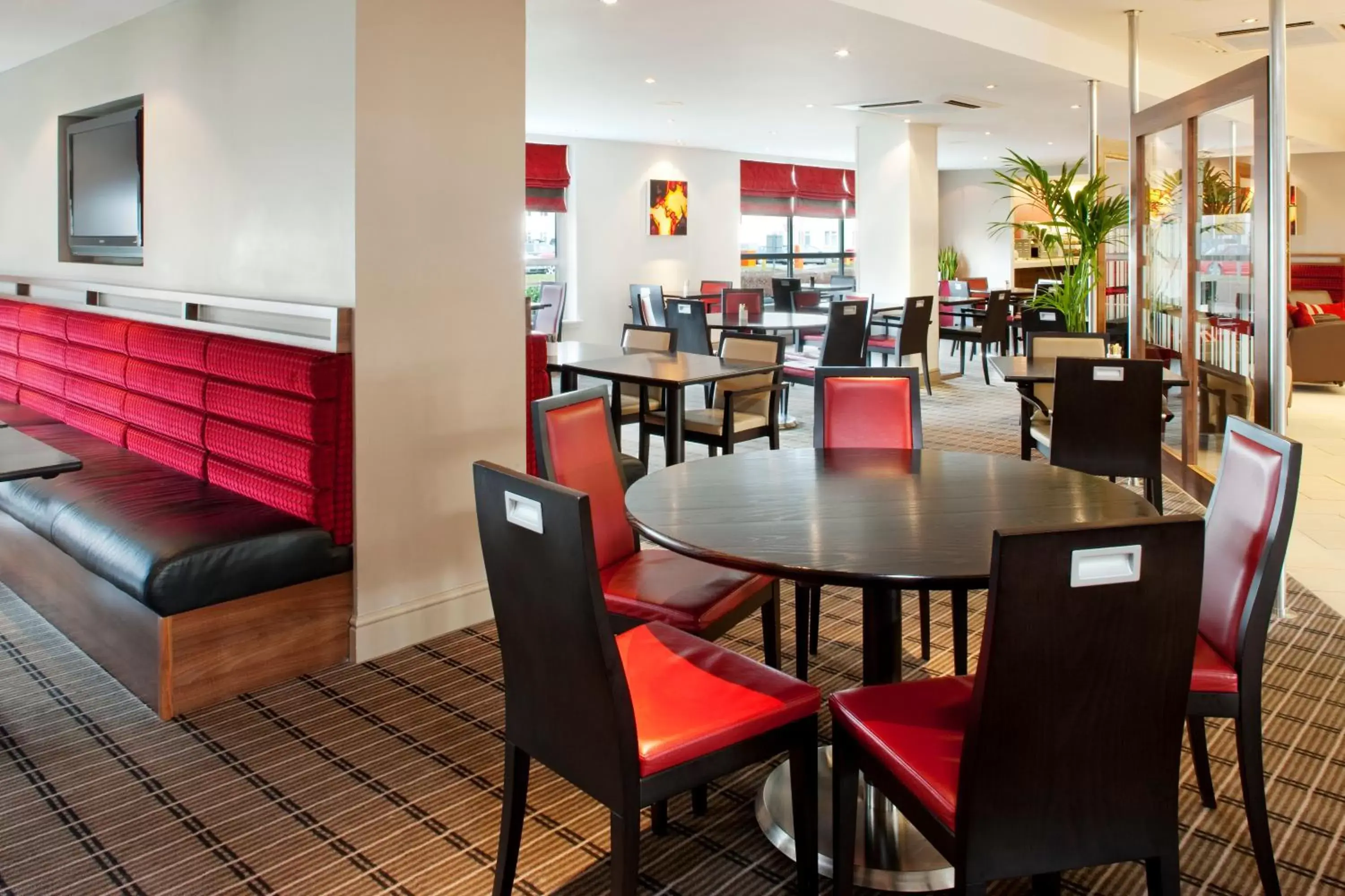 Restaurant/Places to Eat in Holiday Inn Express - Glasgow Airport, an IHG Hotel
