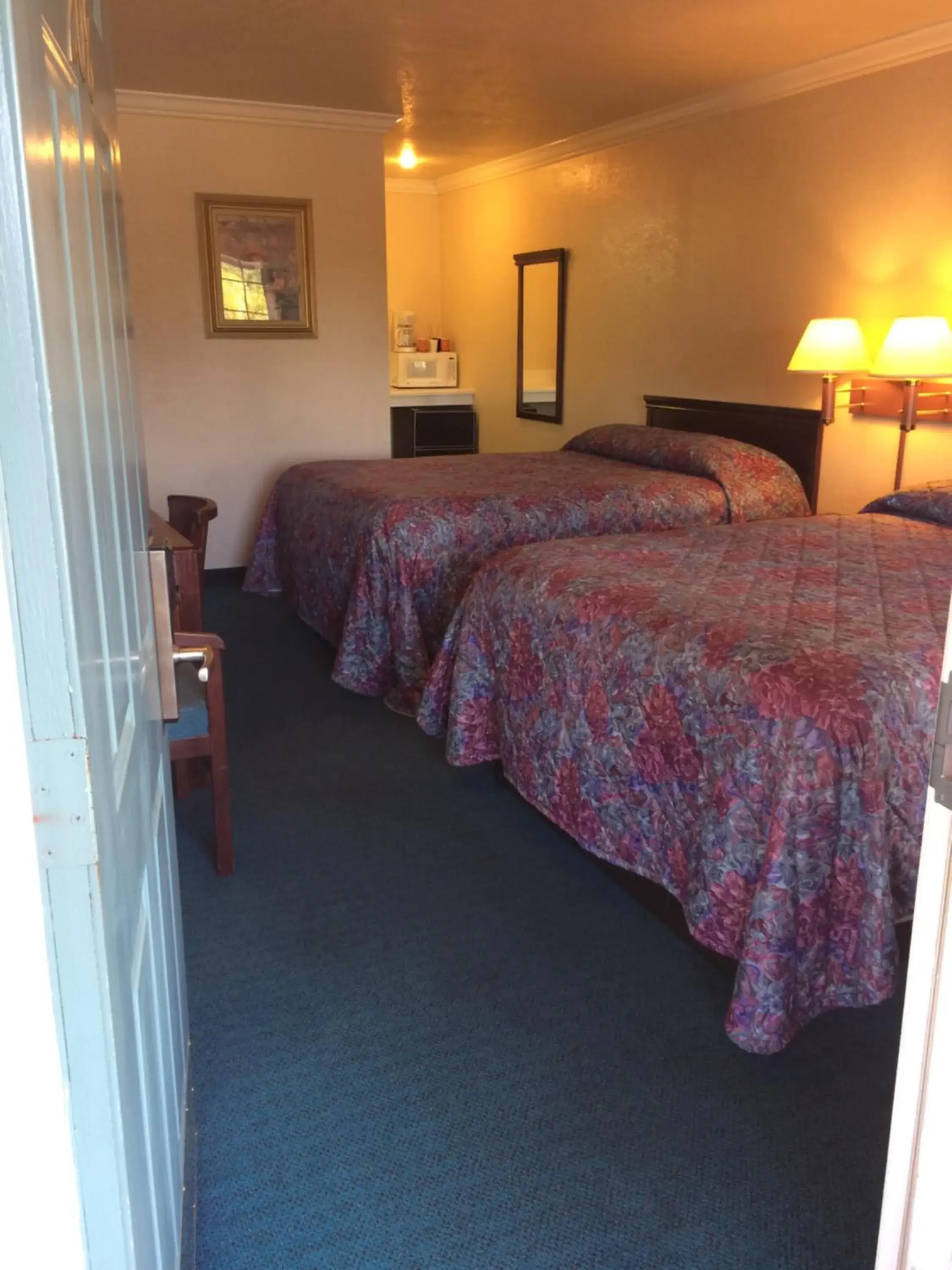 Bedroom, Bed in Oak Motel