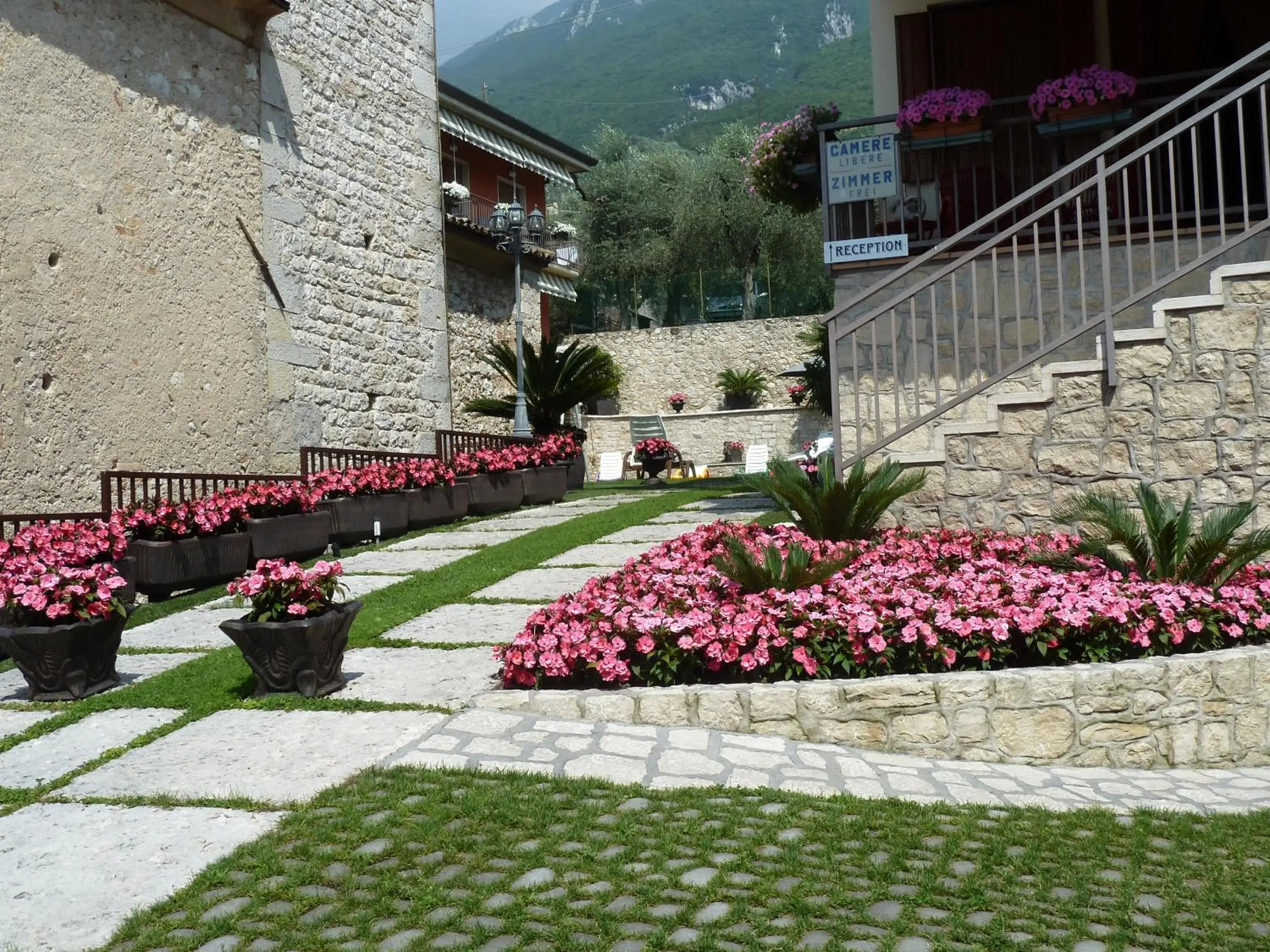 Spring, Patio/Outdoor Area in Albergo Casa Este