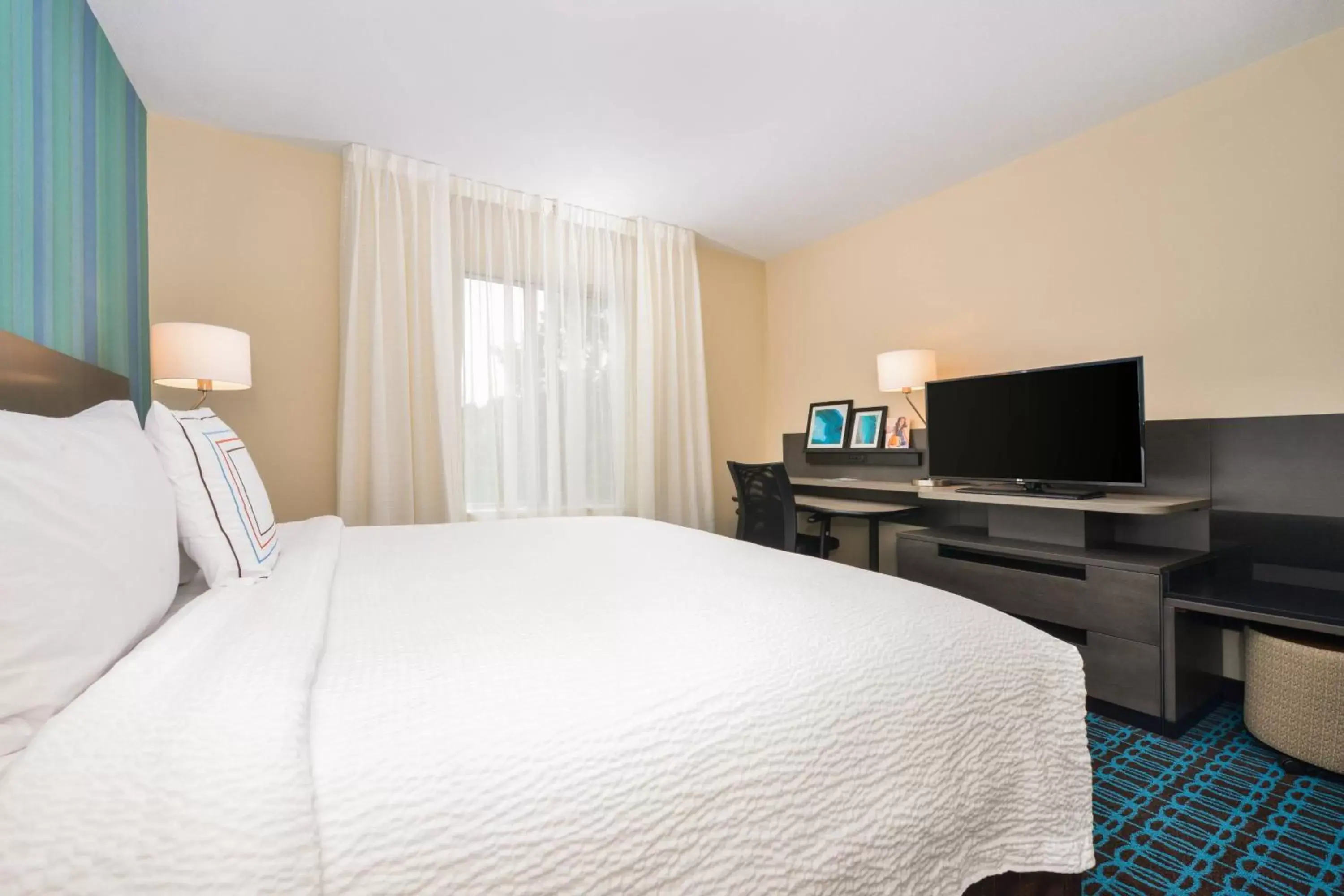 Photo of the whole room, Bed in Fairfield Inn & Suites by Marriott Raleigh Cary