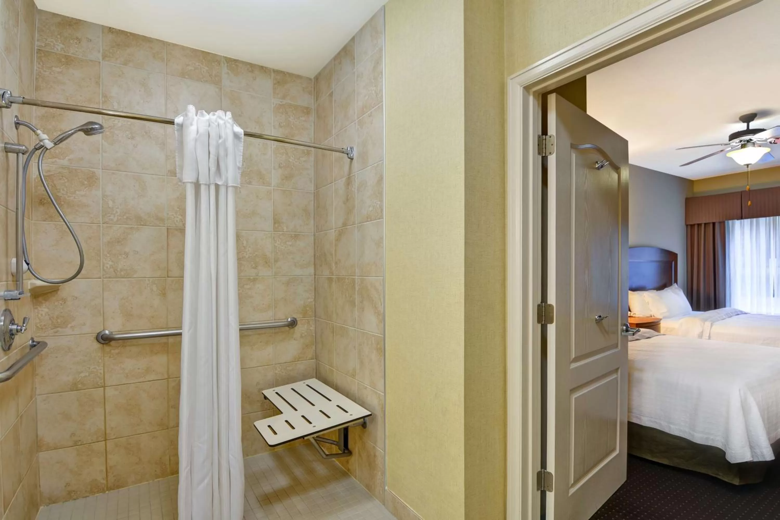 Bathroom, Bed in Homewood Suites by Hilton Houston West-Energy Corridor