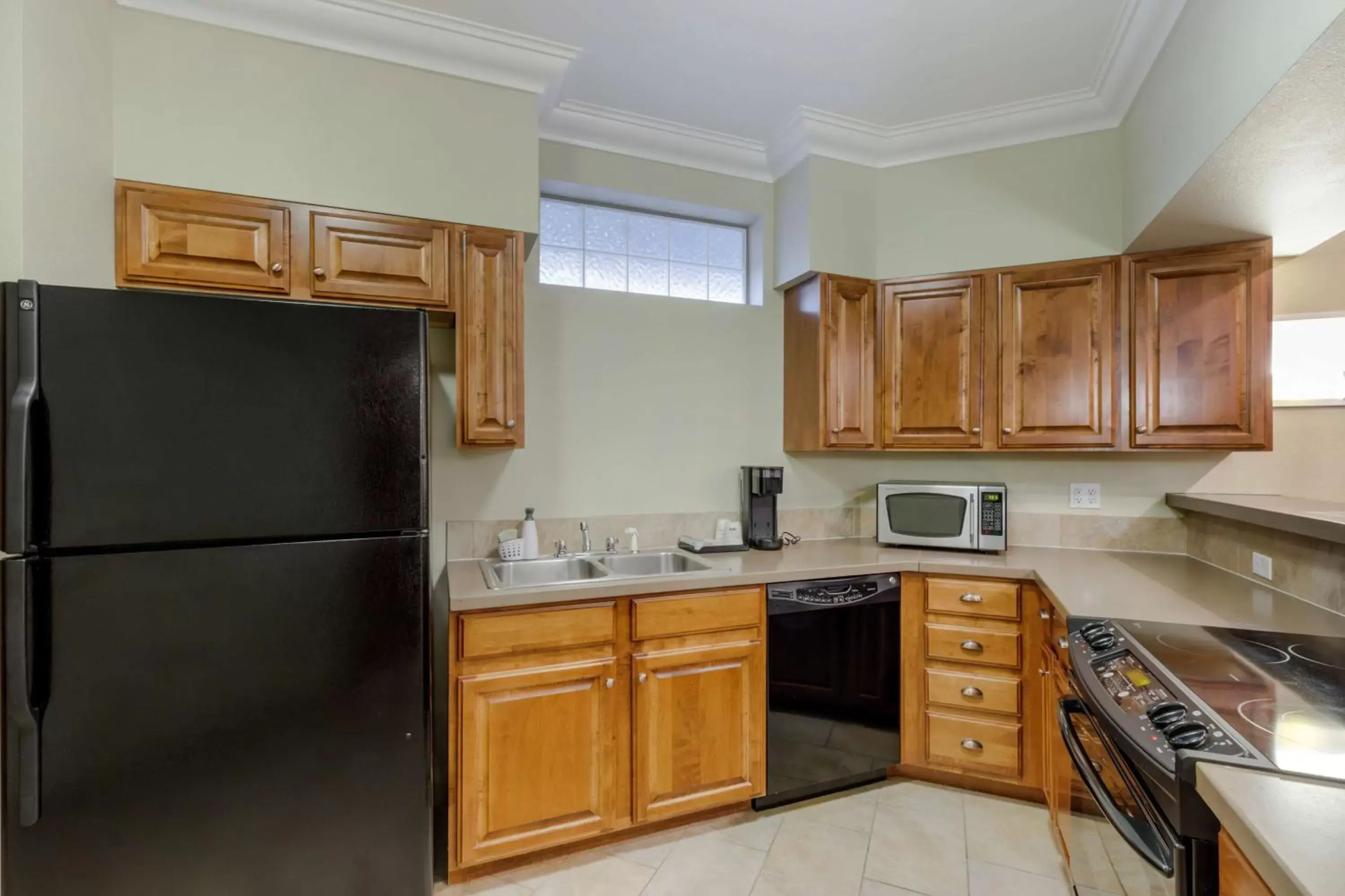 Kitchen or kitchenette, Kitchen/Kitchenette in Best Western Plus Loveland Inn