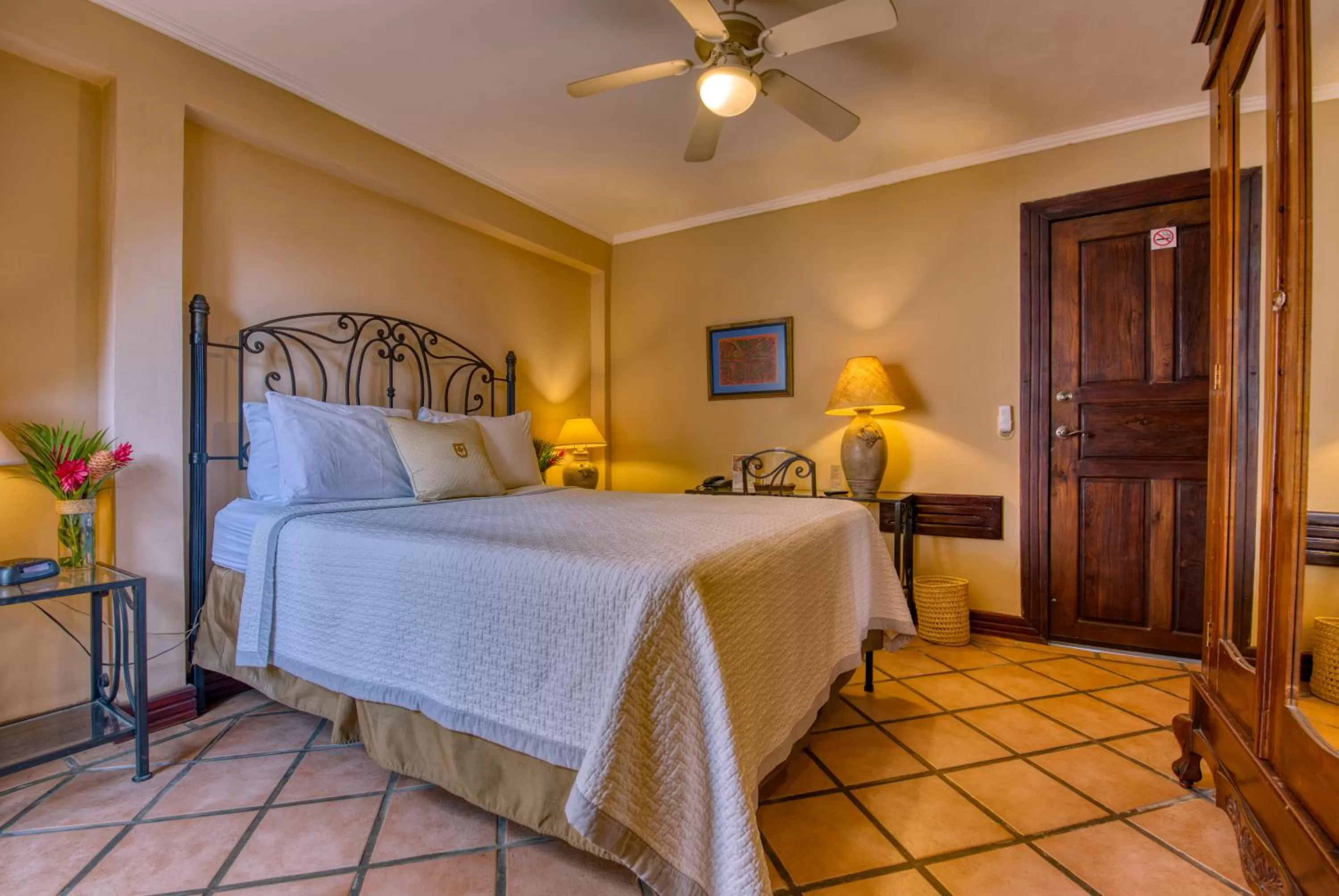 Photo of the whole room, Bed in Hotel Los Robles, Managua, Nicaragua