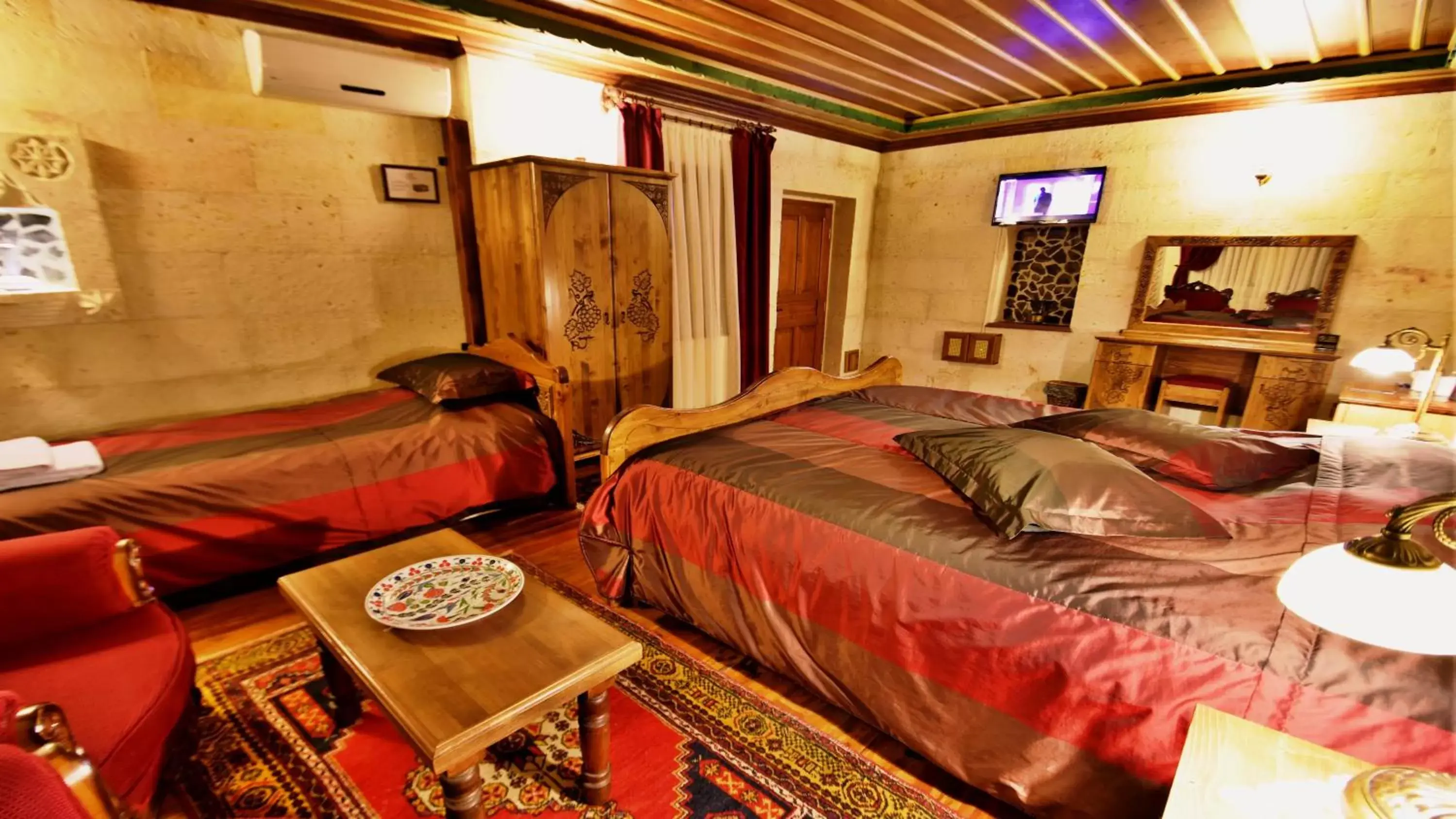 Bed in Harman Cave Hotel