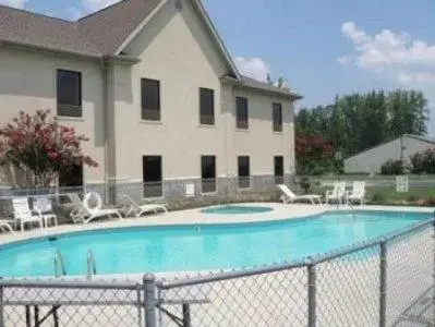 Swimming Pool in Grand Vista Hotel & Suites