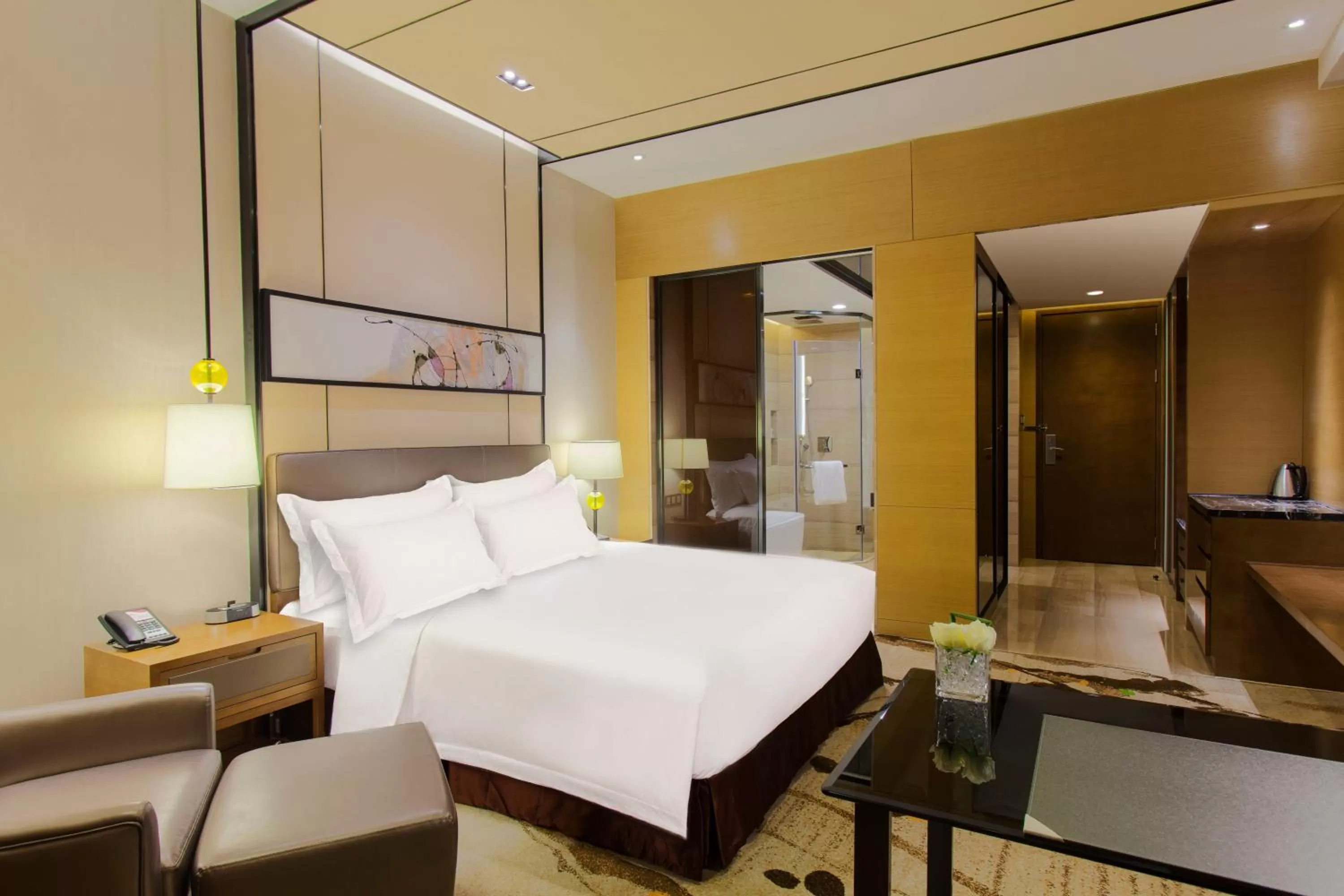 Photo of the whole room, Bed in Crowne Plaza Tianjin Meijiangnan by IHG