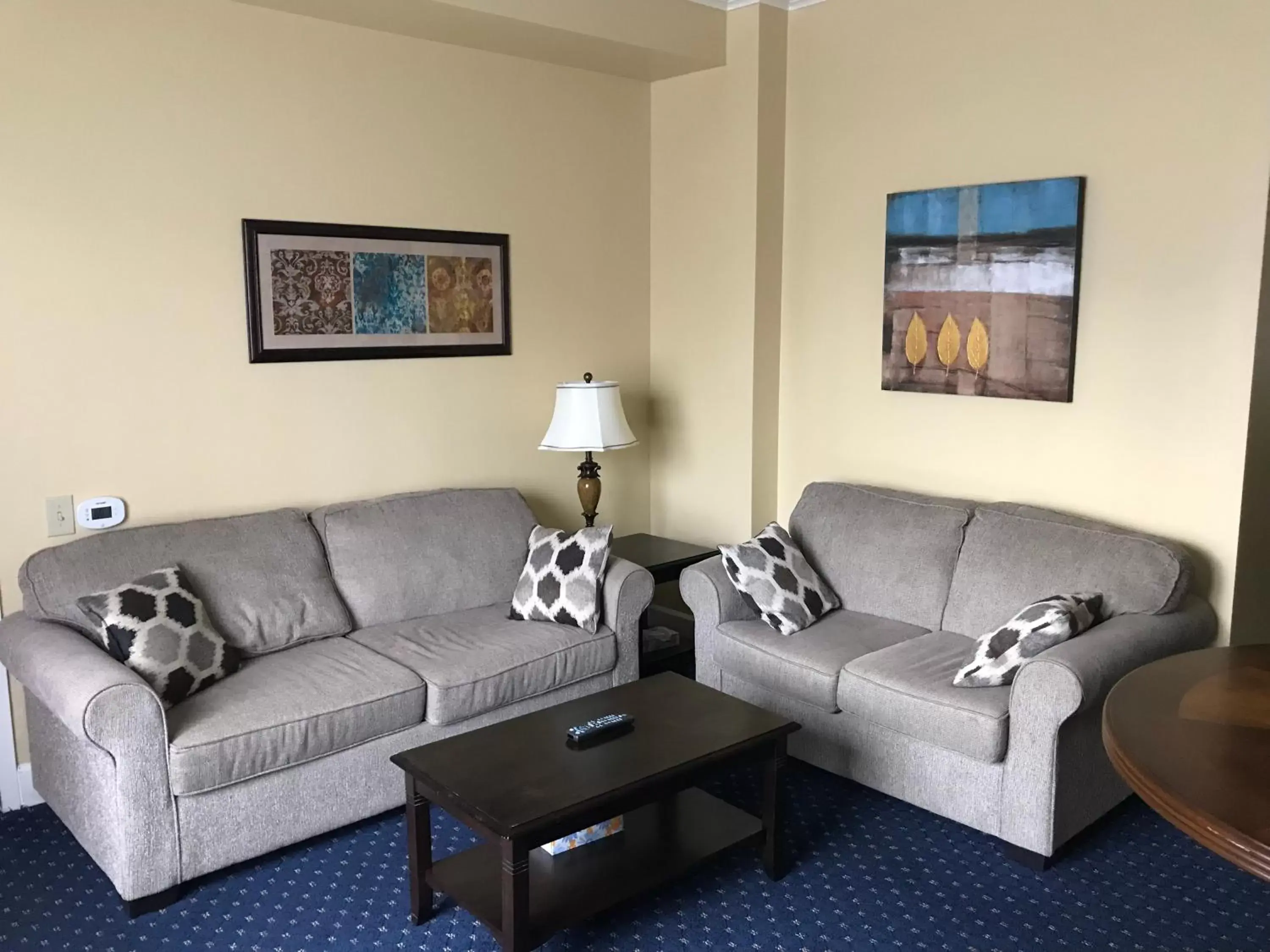Living room, Seating Area in Asbury Inn & Suites
