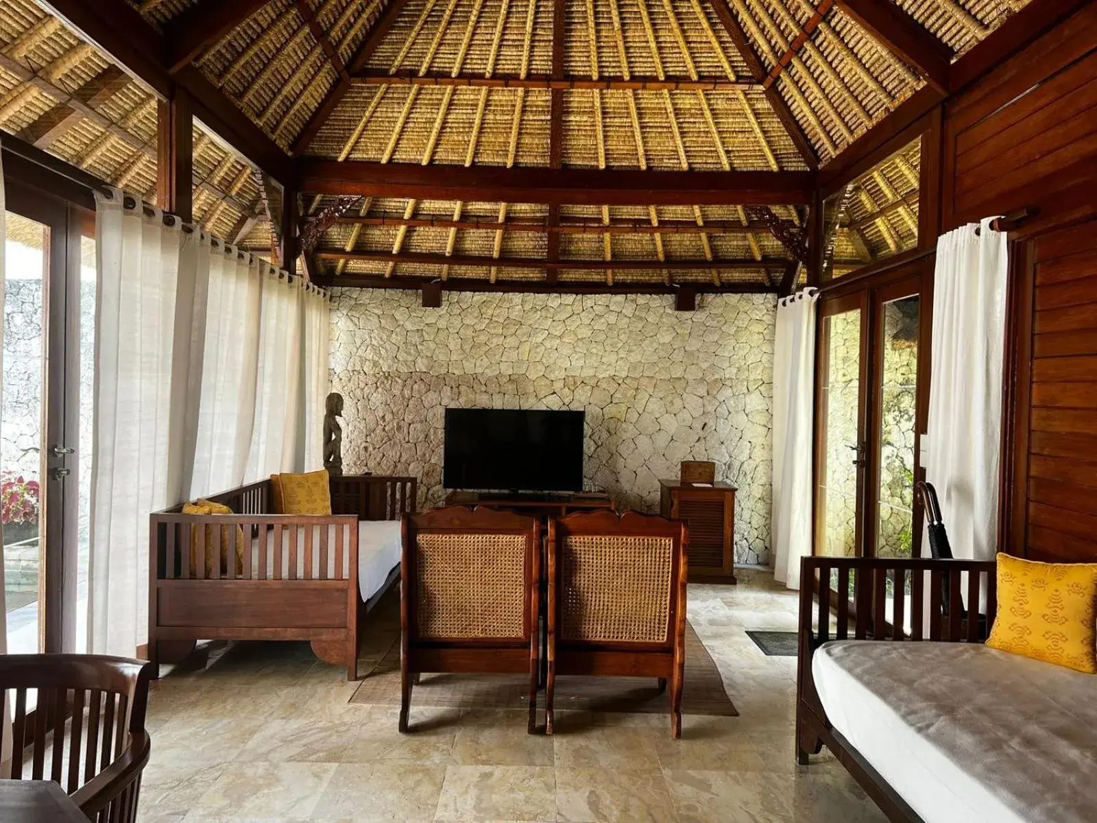 Living room, TV/Entertainment Center in Jimbaran Puri, A Belmond Hotel, Bali