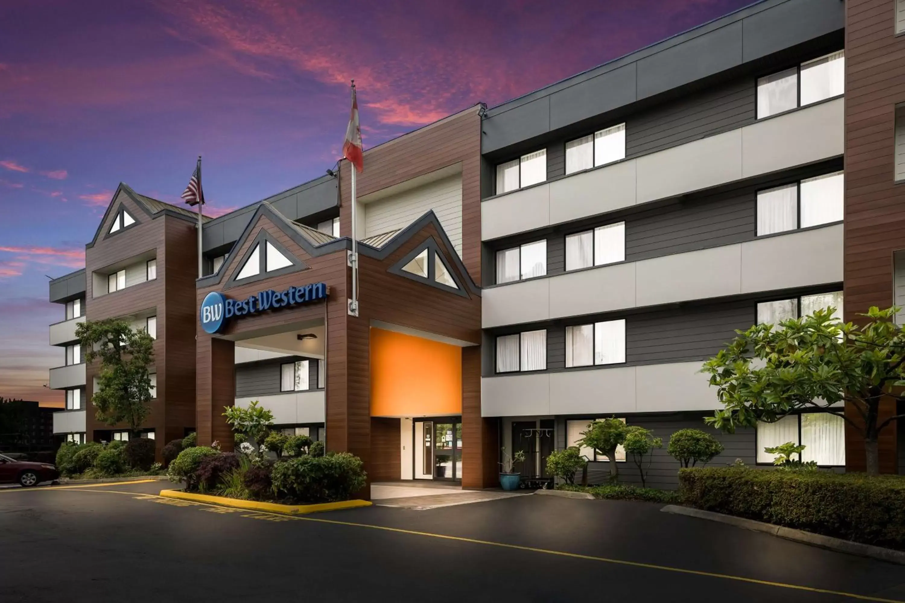 Property Building in Best Western Alderwood