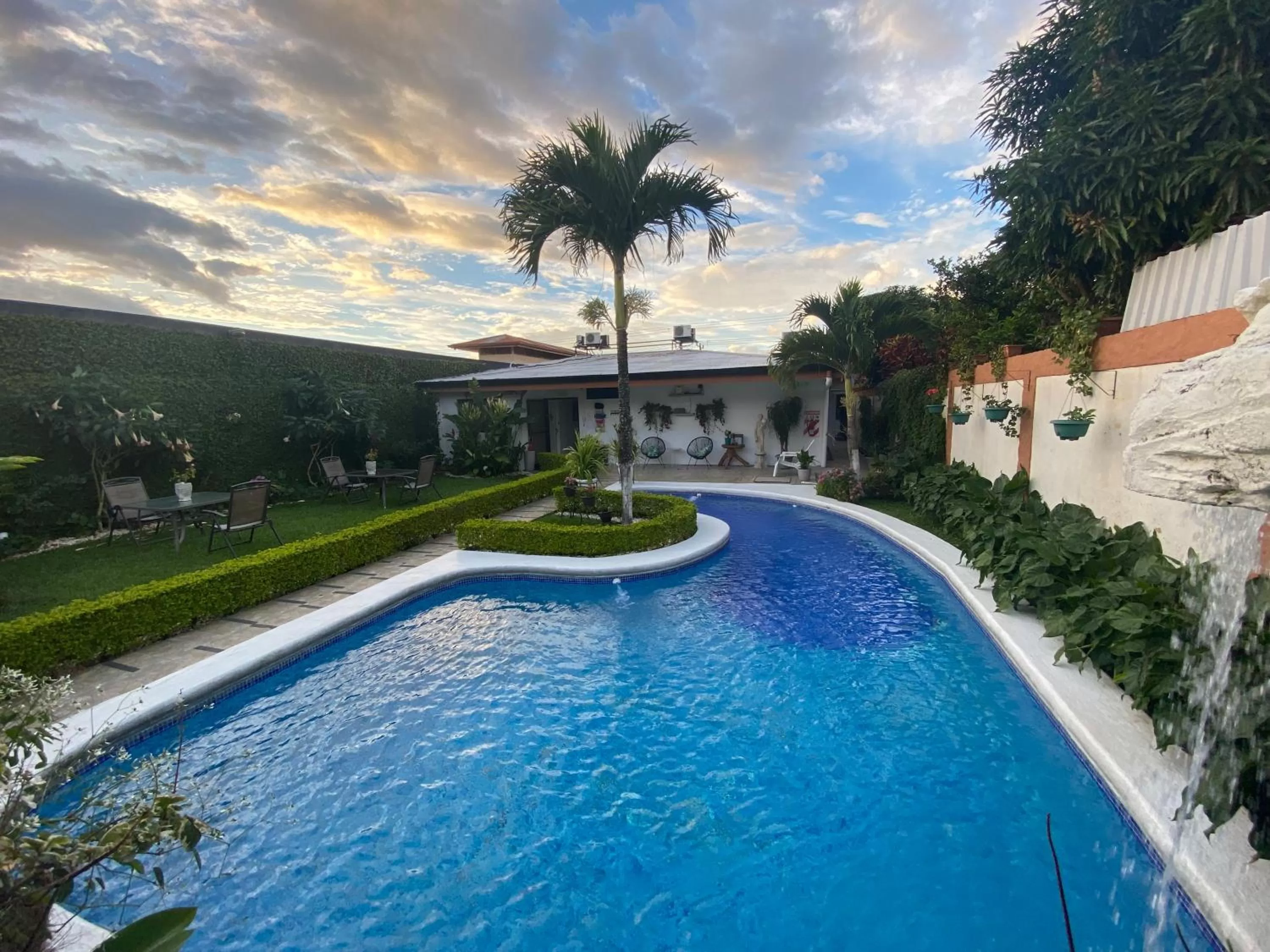 Swimming pool in Berlor Airport Inn