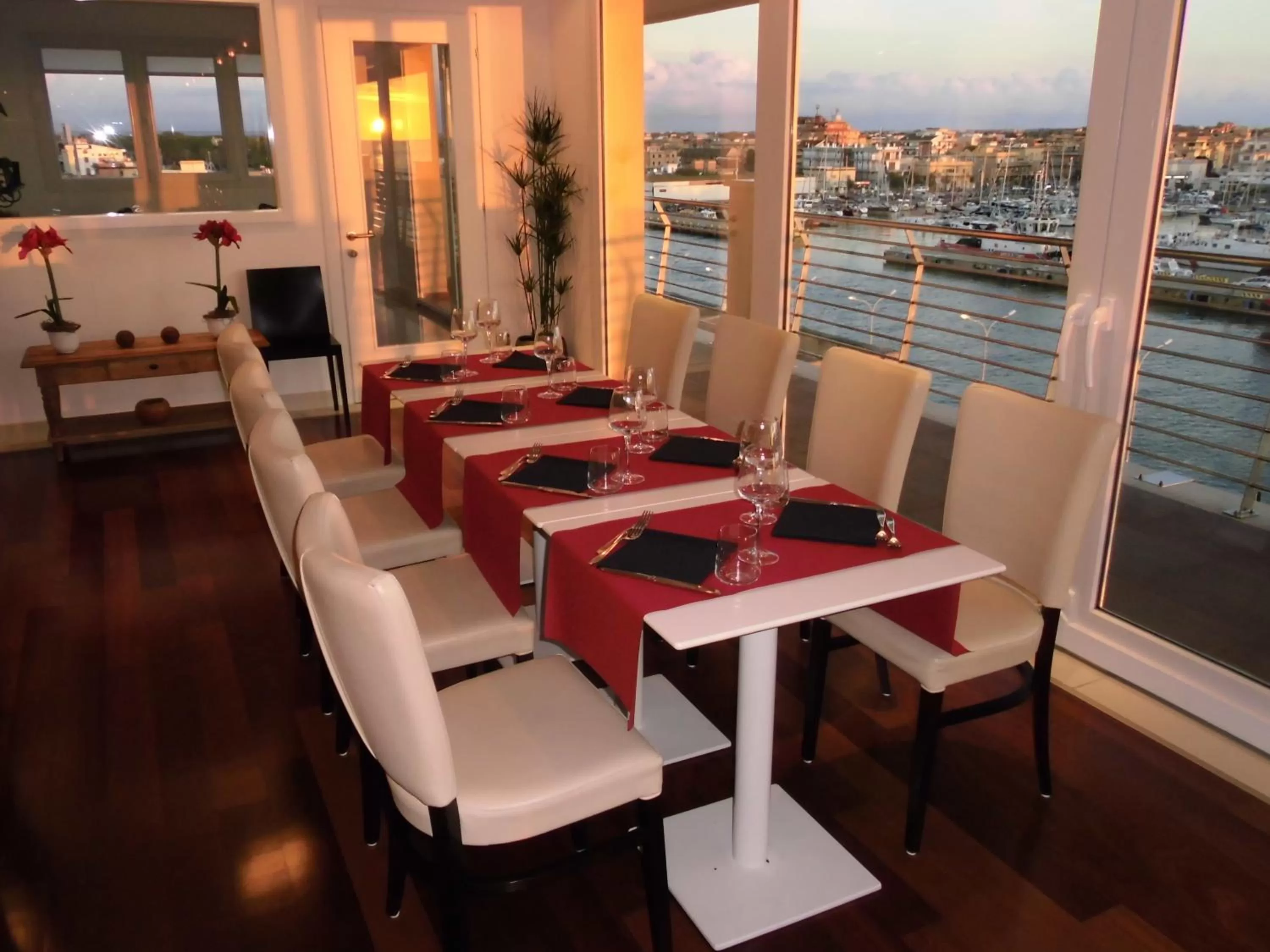 Restaurant/places to eat in Hotel Tiber