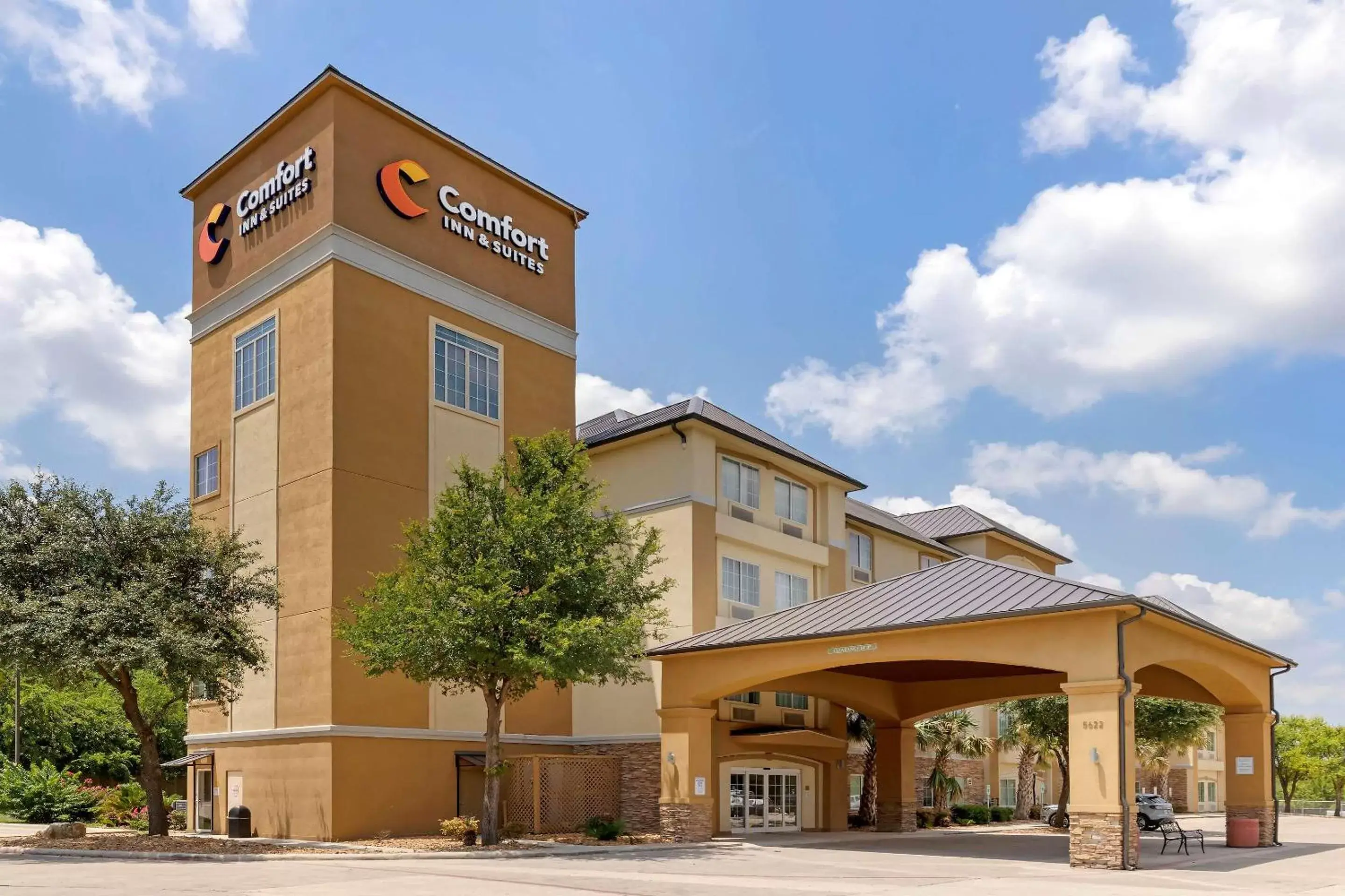 Property building in Comfort Inn & Suites Near Six Flags & Medical Center Property building in Comfort Inn & Suites Near Six Flags & Medical Center