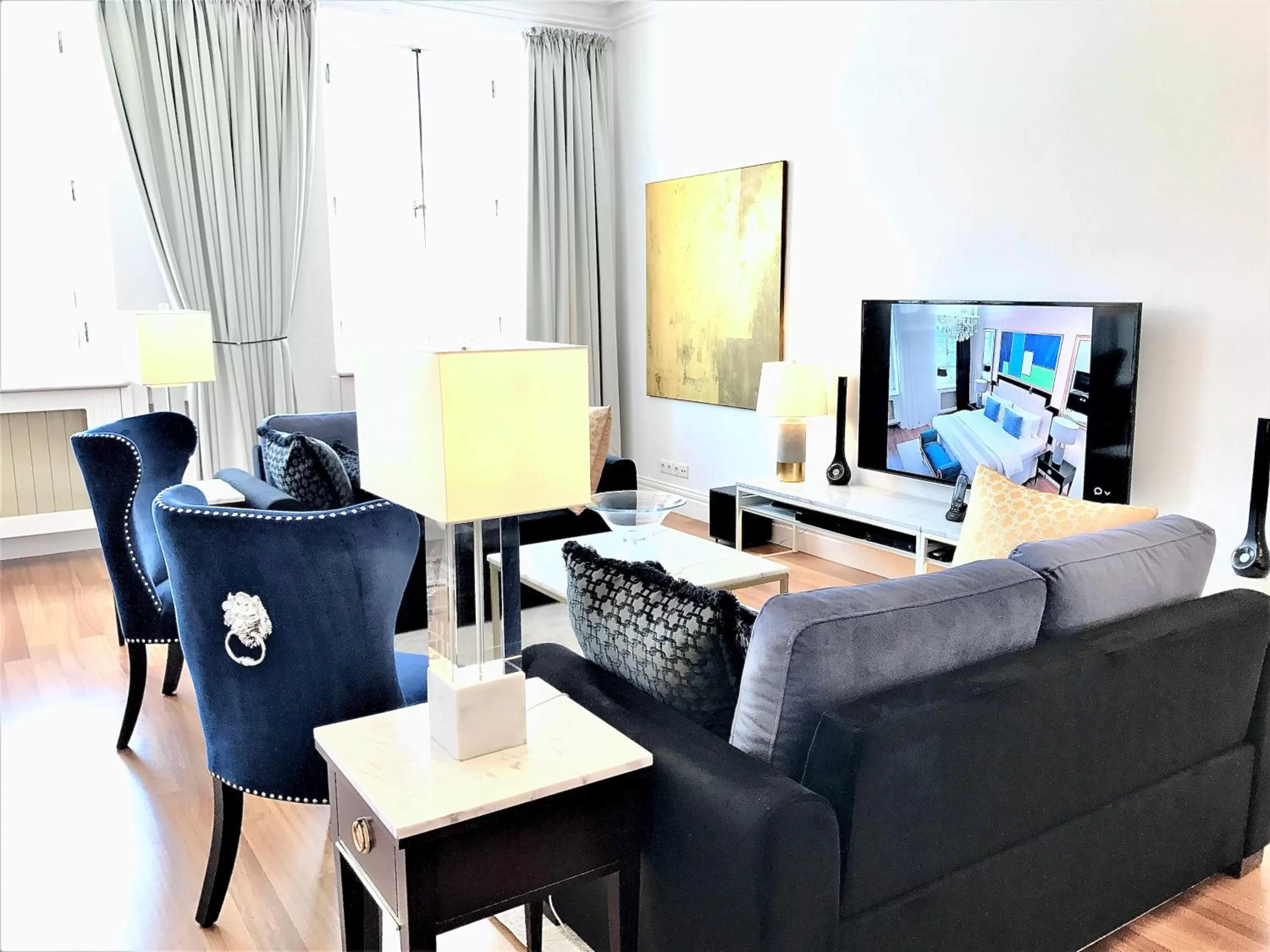 Living room, Seating Area in Luxury Apartments MONDRIAN Market Square II