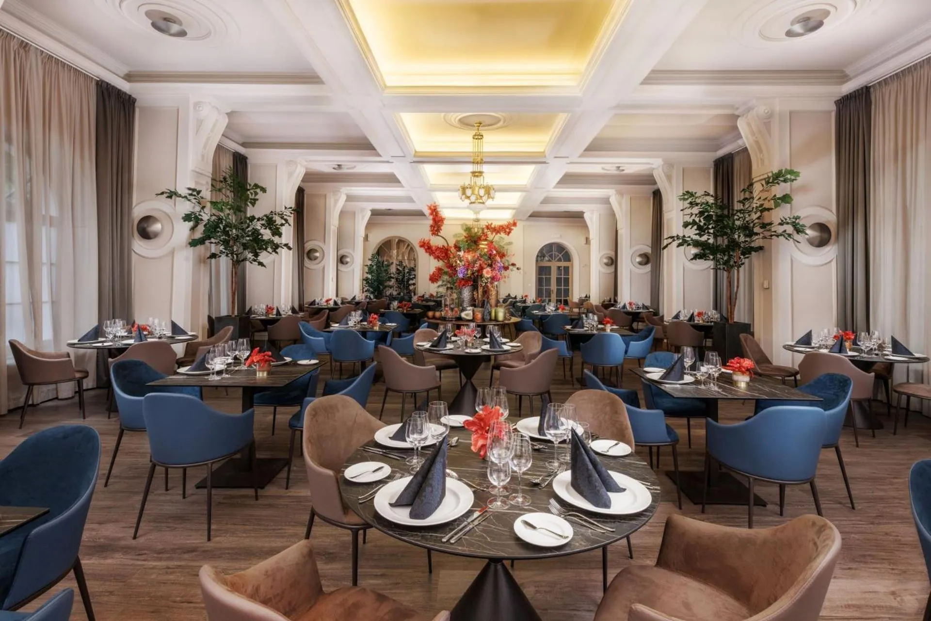 Restaurant/places to eat in Anna Grand Hotel