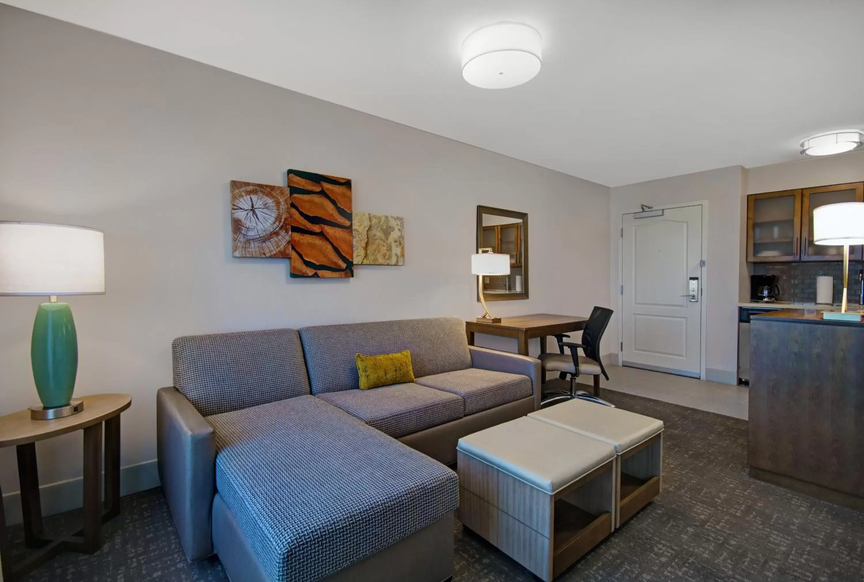 Photo of the whole room, Seating Area in Staybridge Suites - Sterling Heights -Detroit Area, an IHG Hotel