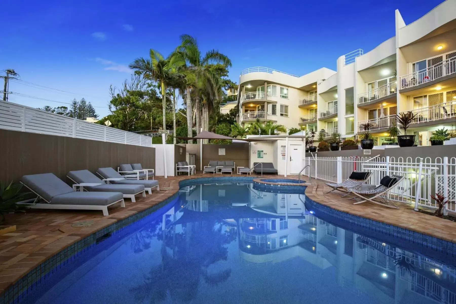 Hot Tub, Property Building in Kirra Palms Holiday Apartments
