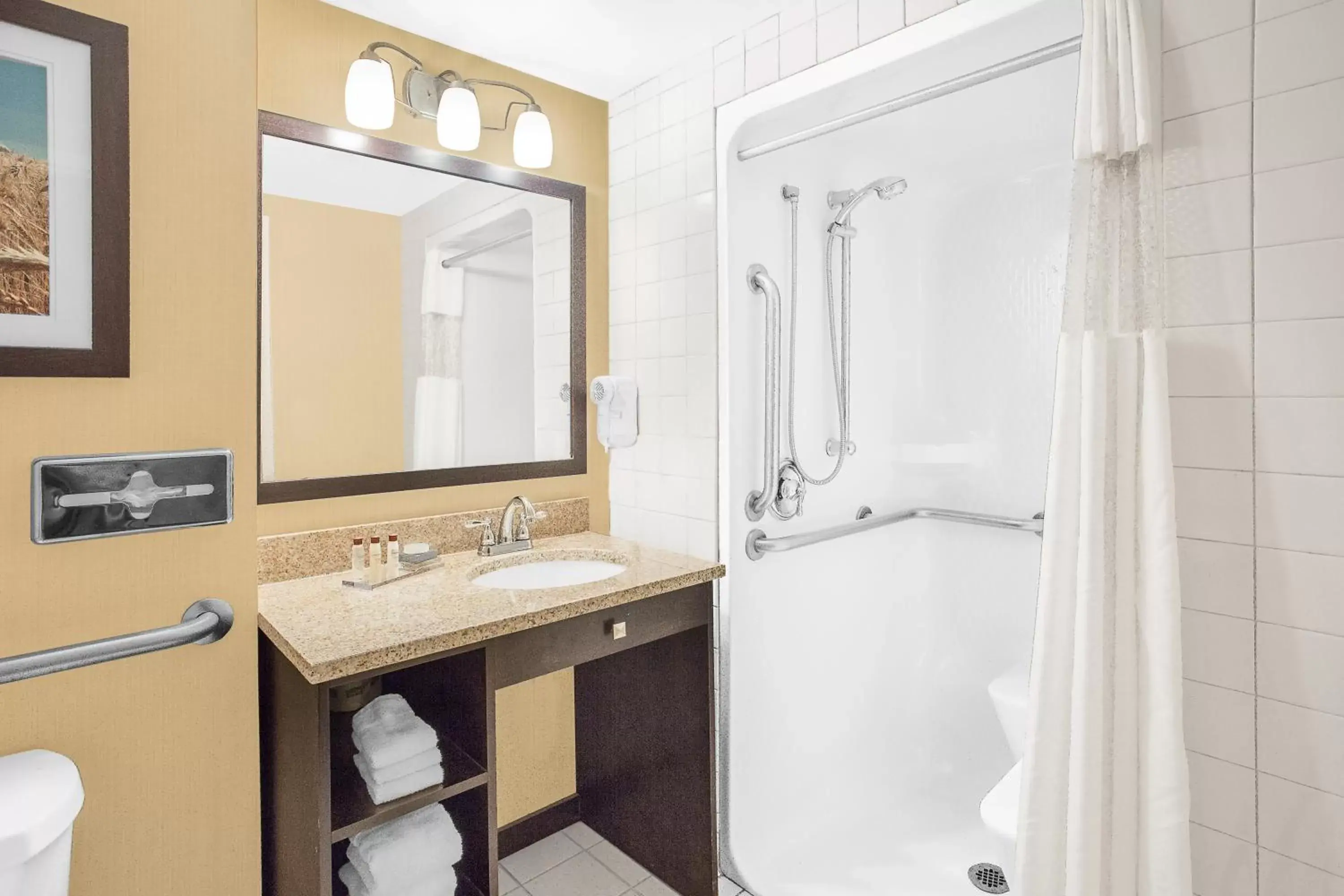 Shower, Bathroom in Wingate by Wyndham Green Bay