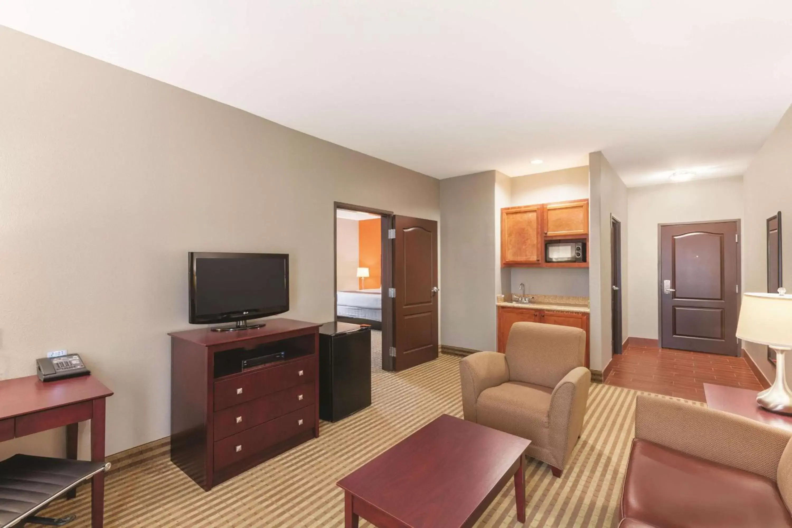 Photo of the whole room, TV/Entertainment Center in La Quinta by Wyndham Houston IAH Bush Intl Airport E
