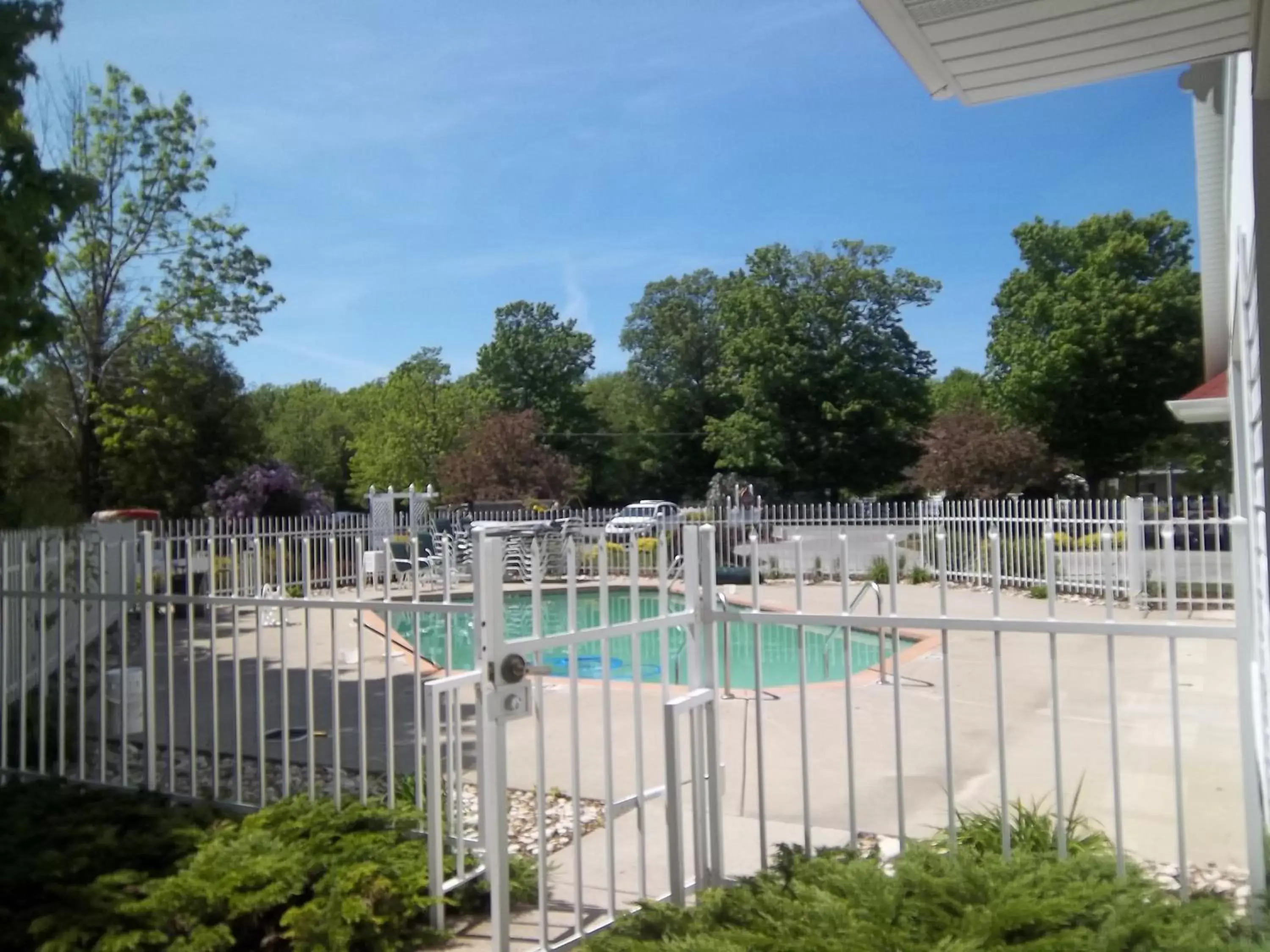 Day, Swimming Pool in High Point Inn