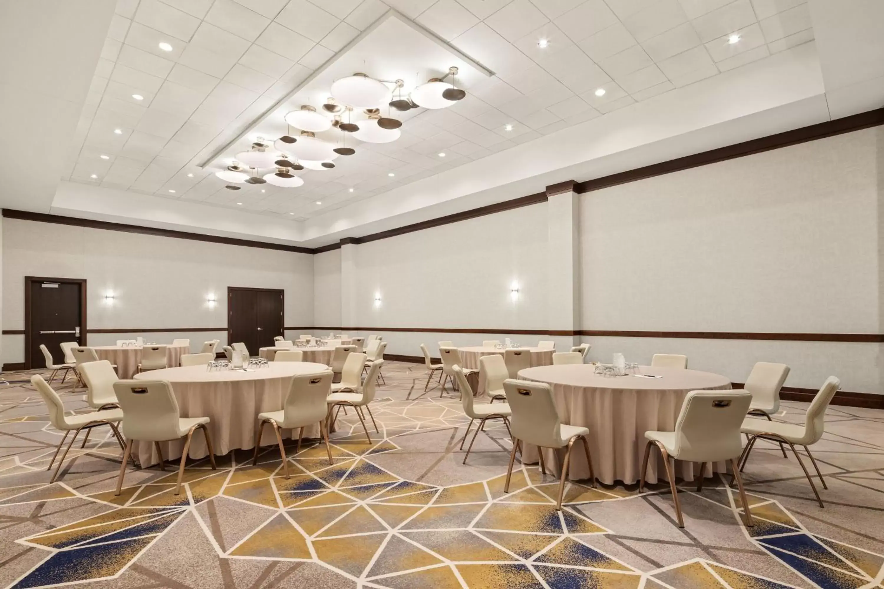 Meeting/conference room, Restaurant/Places to Eat in The Westin Edina Galleria