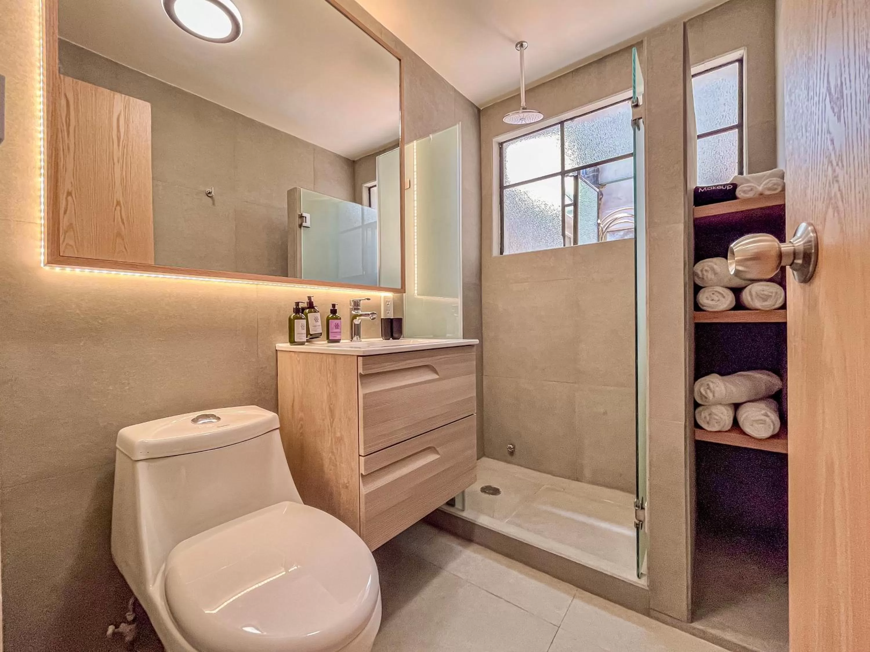 Shower in Mi Zona Lodging WTC