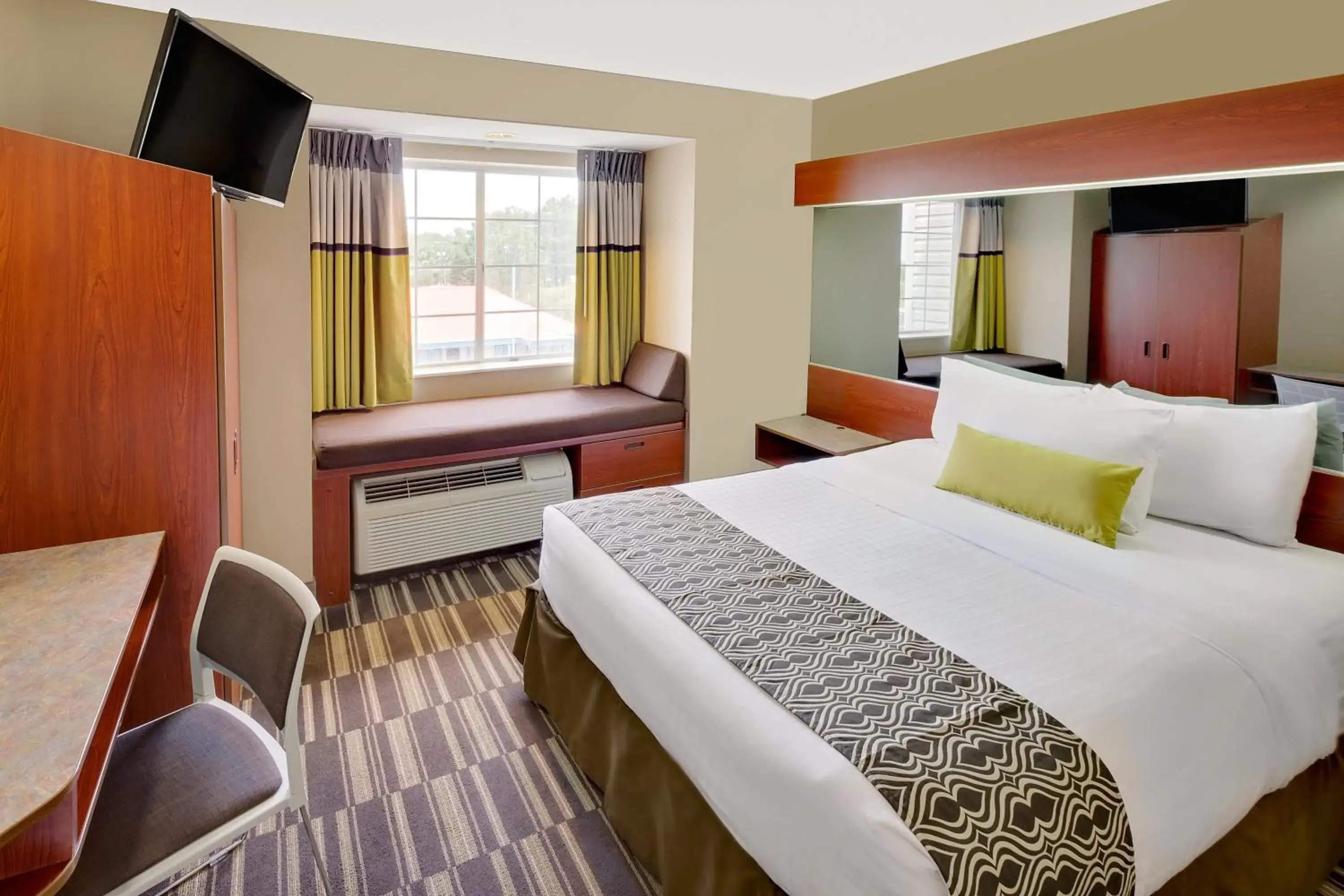 Bed in Microtel Inn & Suites by Wyndham Daphne