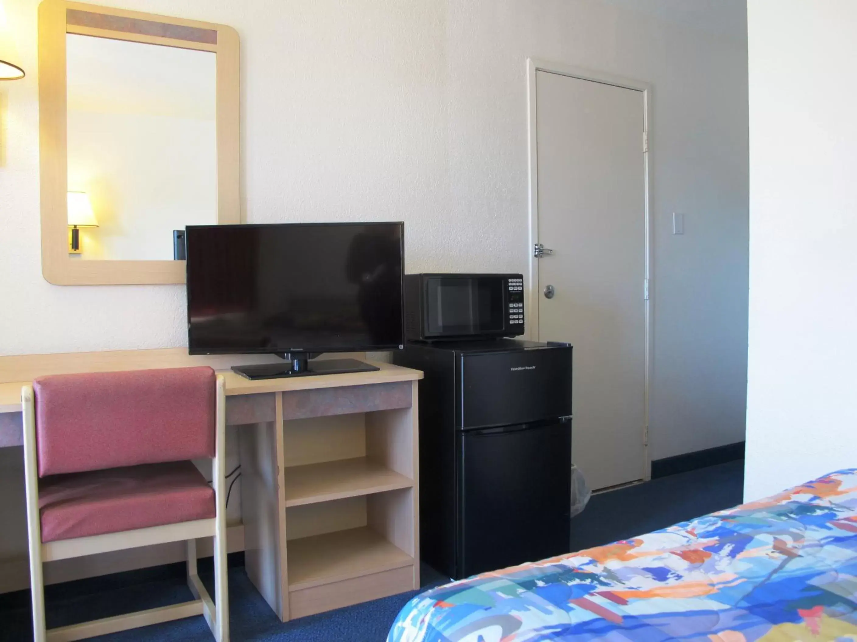 TV and multimedia, TV/Entertainment Center in Motel 6 Ontario, OR
