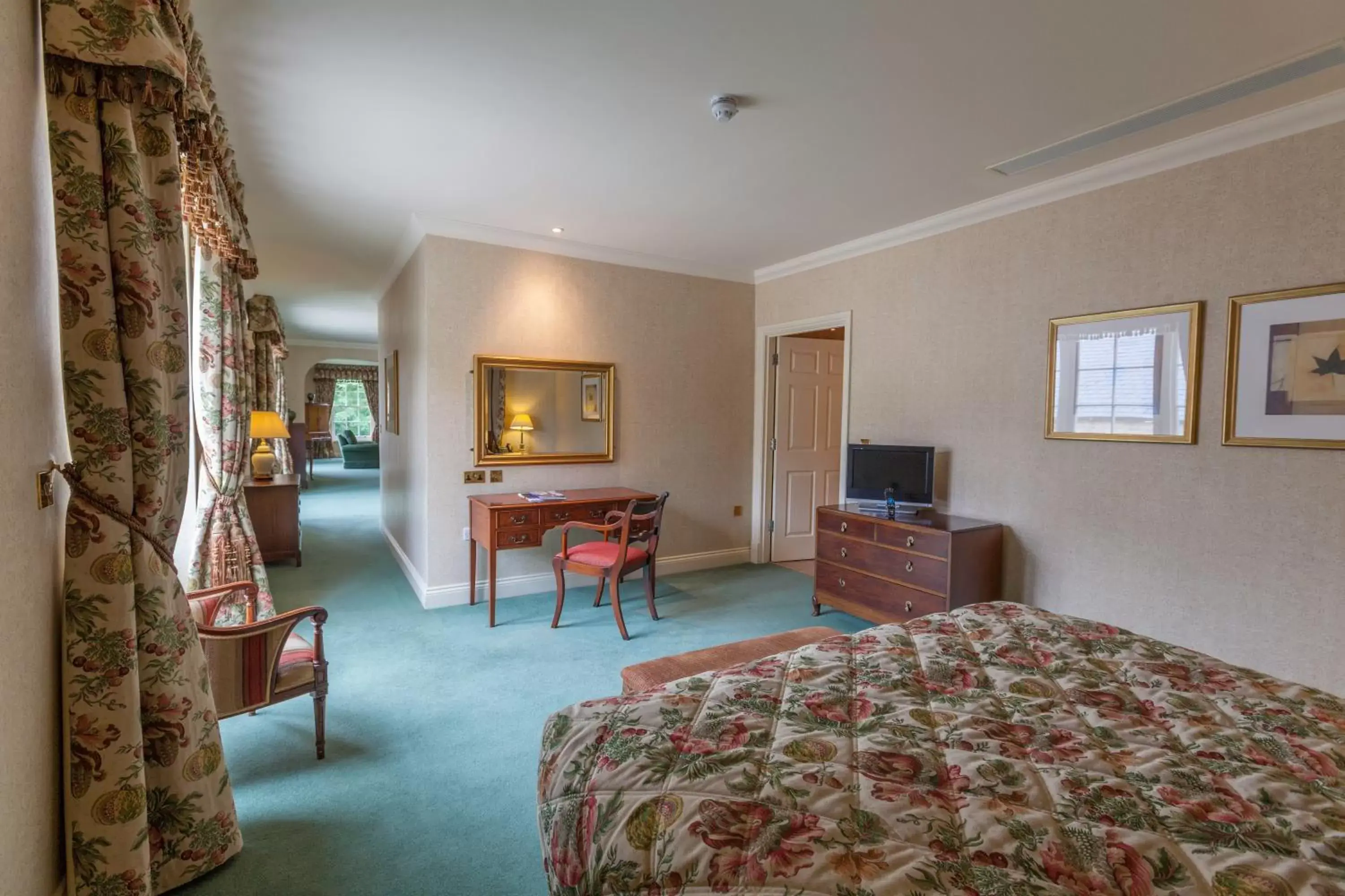 TV and multimedia, TV/Entertainment Center in Luton Hoo Hotel, Golf and Spa
