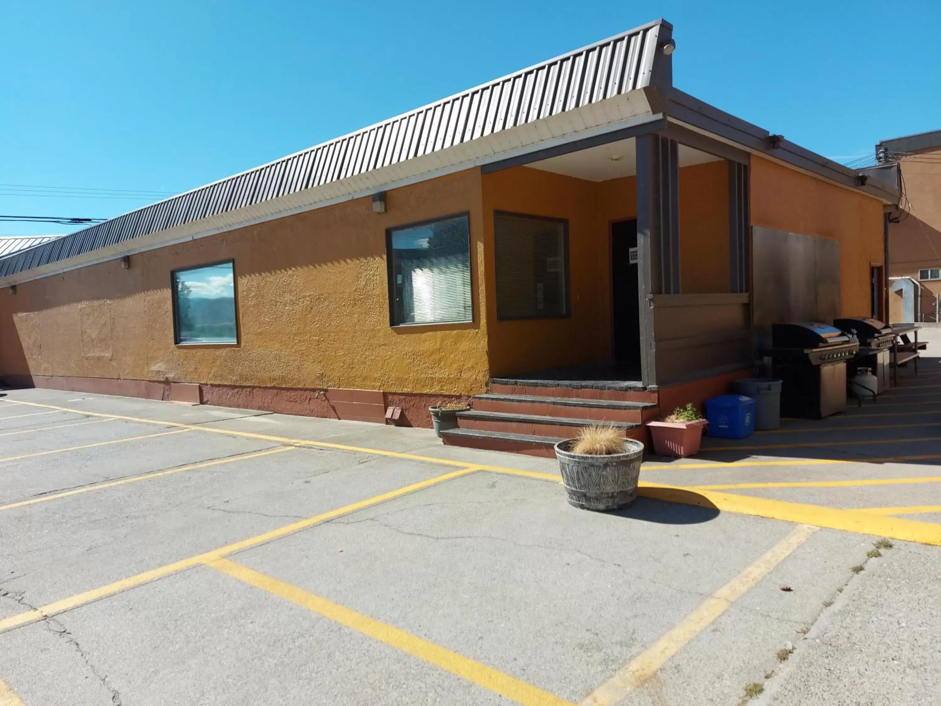 Property building in Richter Pass Beach Resort Property building in Richter Pass Beach Resort