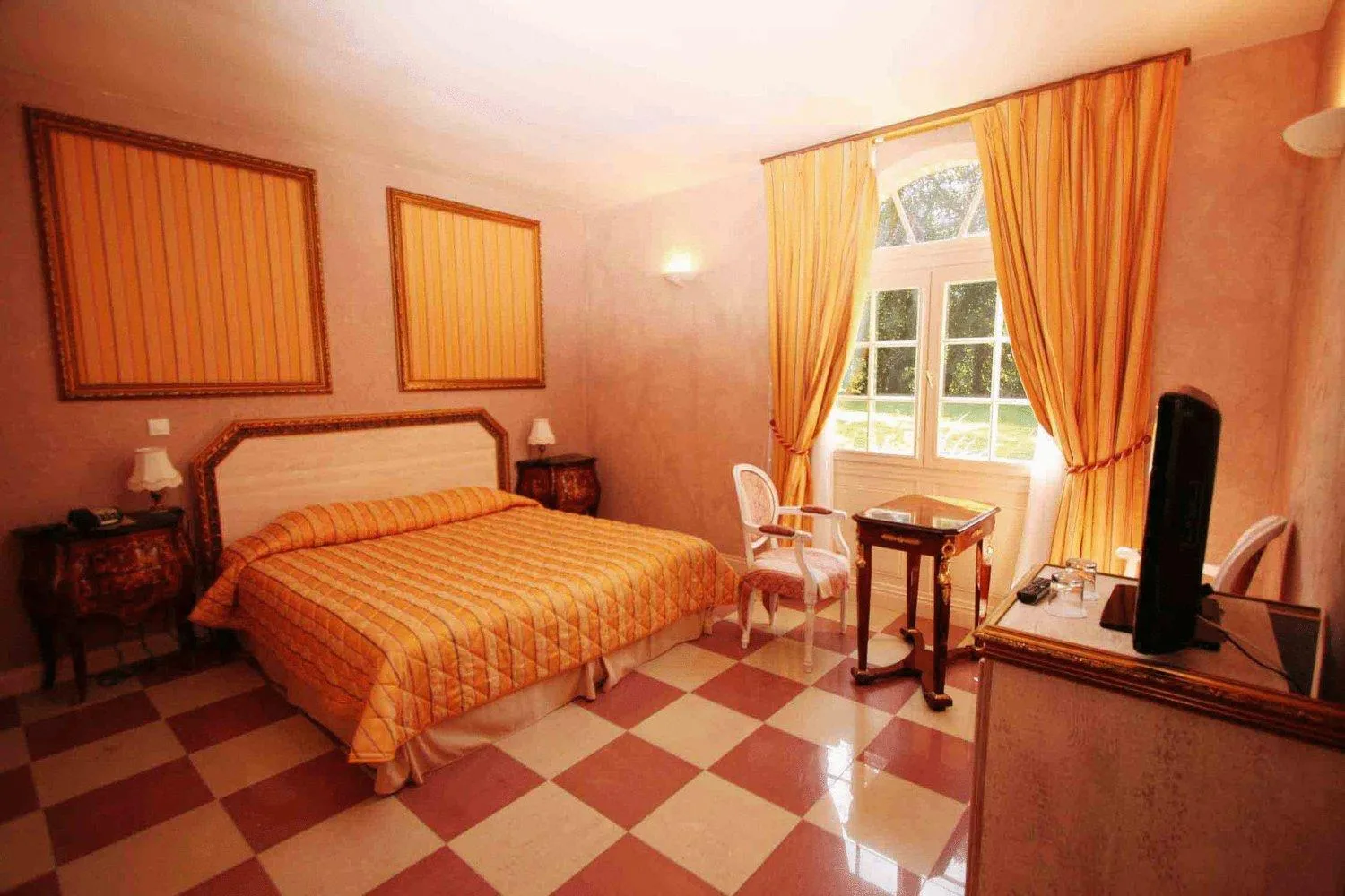 Bed in Belle Isle Sur Risle - Chateau Hotel & Spa