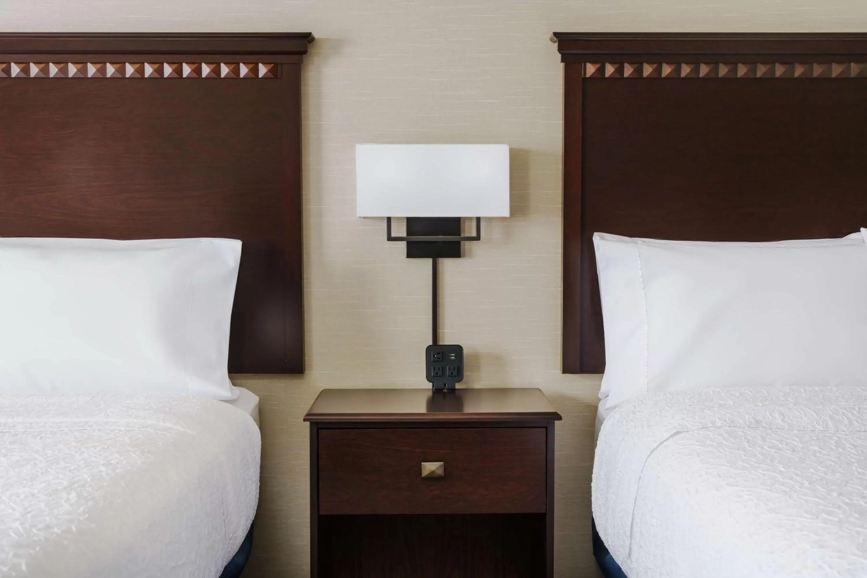 Bed in Hampton Inn & Suites West Sacramento