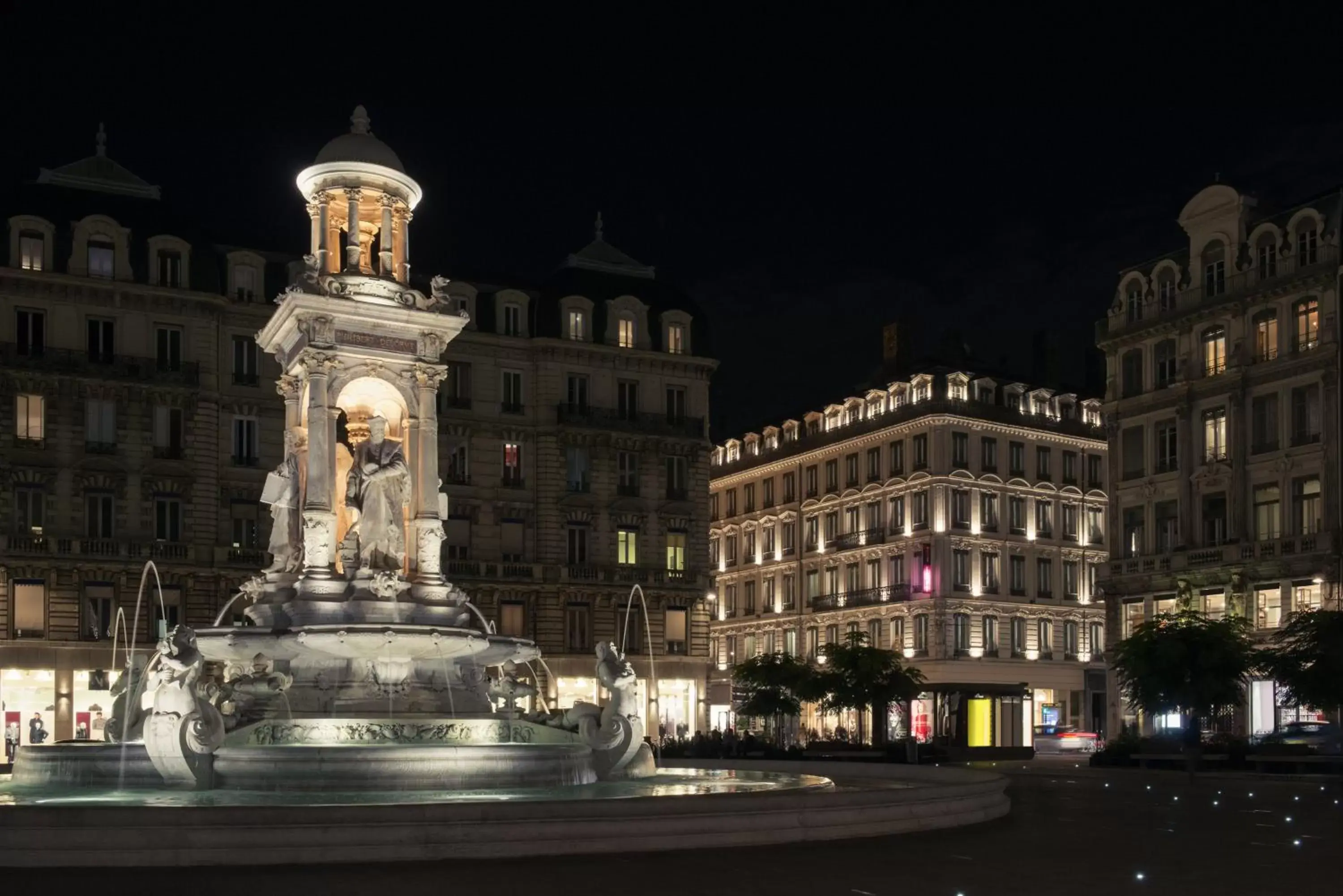 Facade/entrance in Mercure Lyon Centre Beaux-Arts