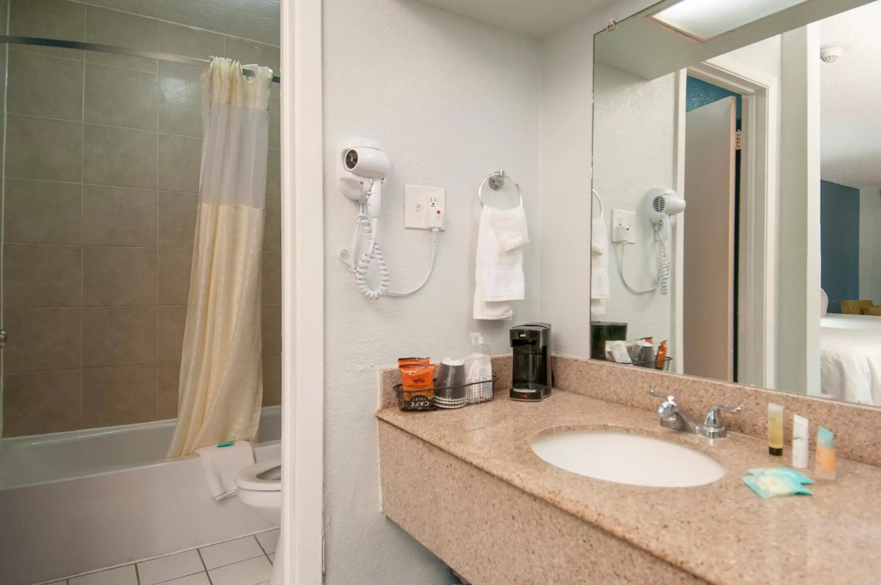 Bathroom in Best Price Motel & Suites