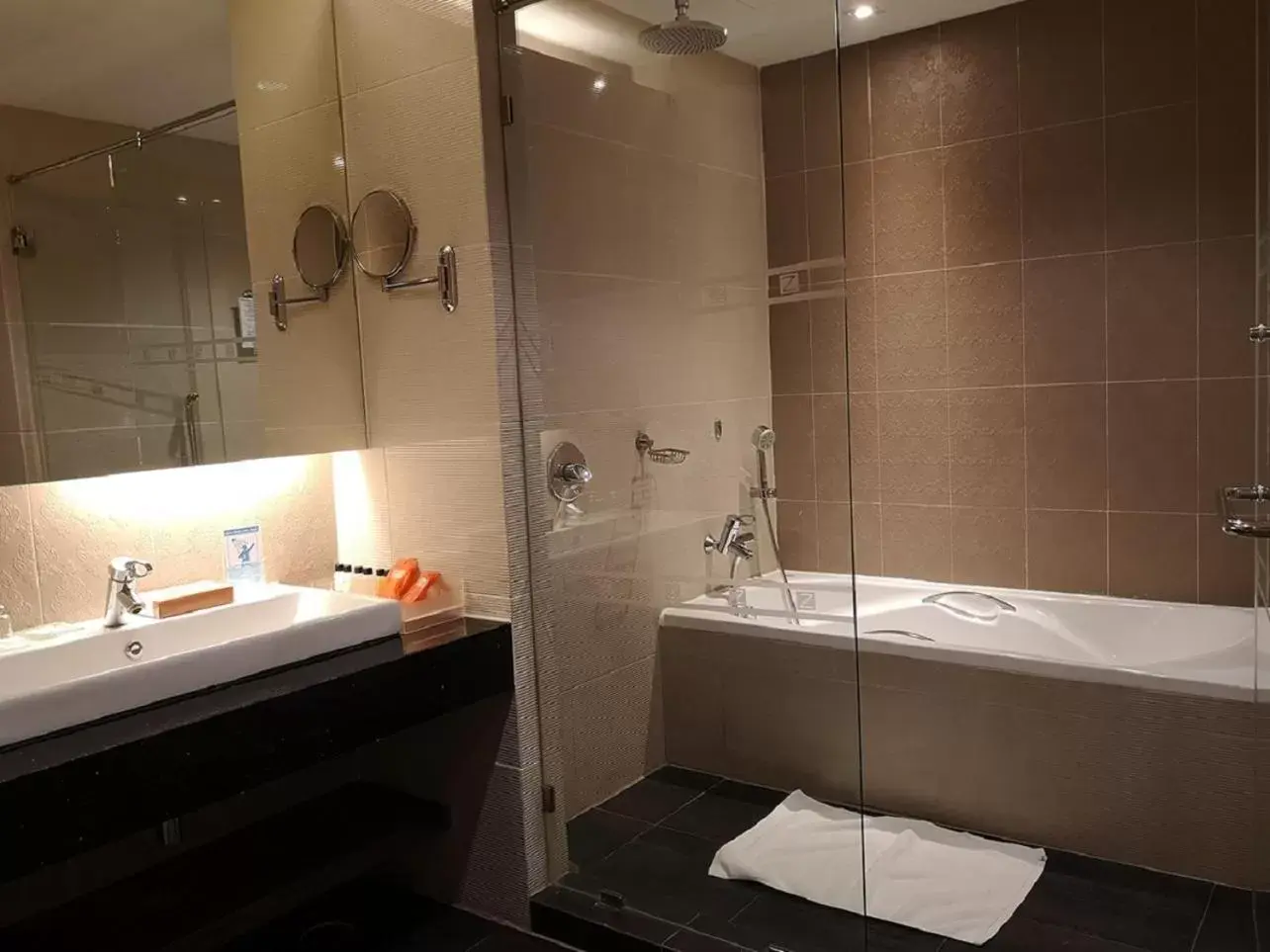 Shower, Bathroom in The Zign Hotel