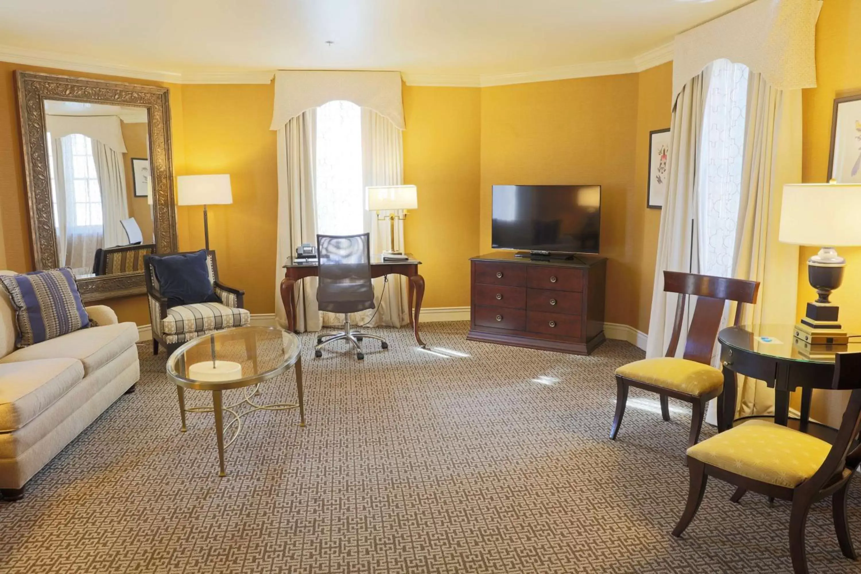 Bedroom, Seating Area in Hotel Roanoke & Conference Center, Curio Collection by Hilton