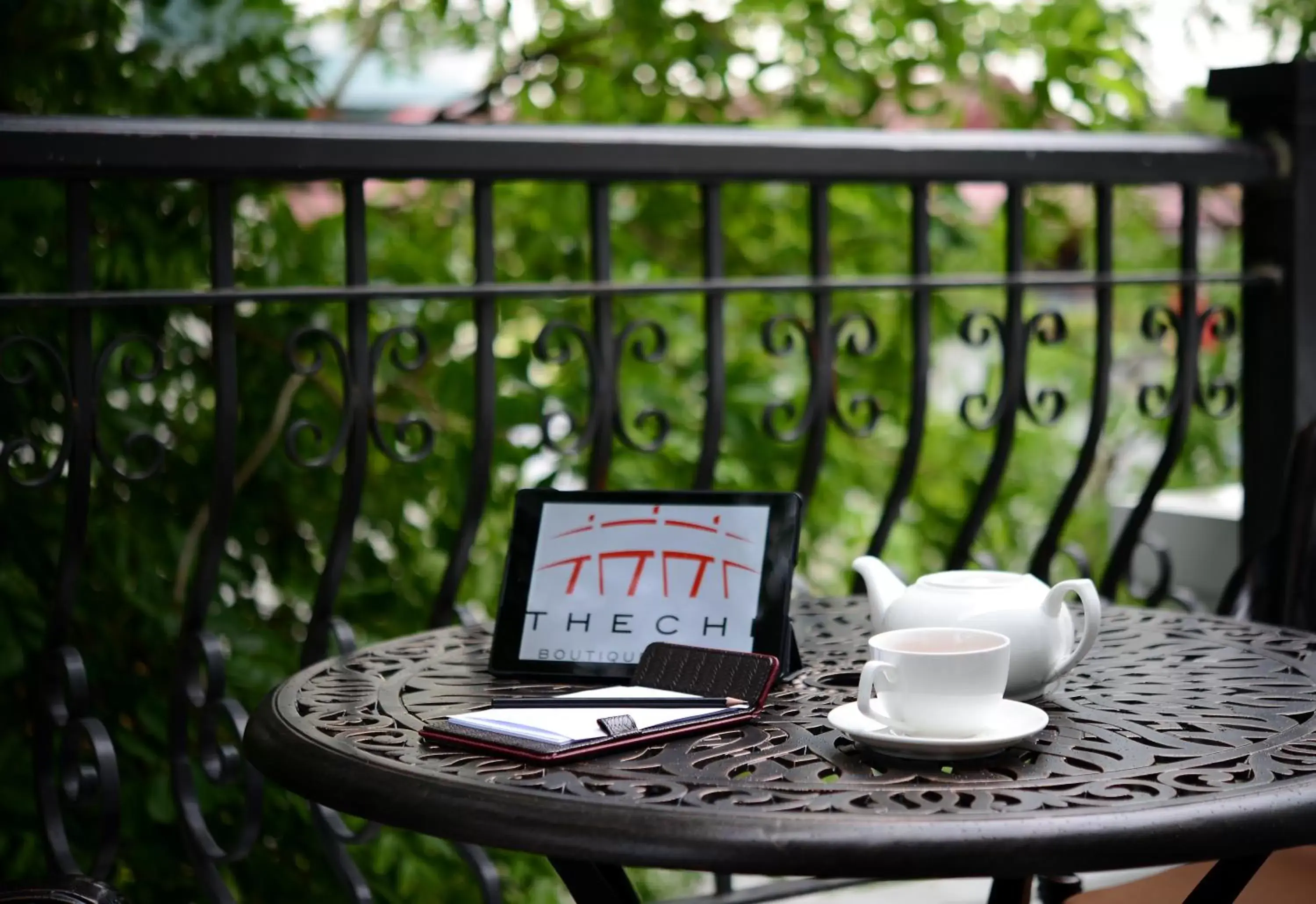 Balcony/Terrace, Coffee/Tea Facilities in The Chi Boutique Hotel