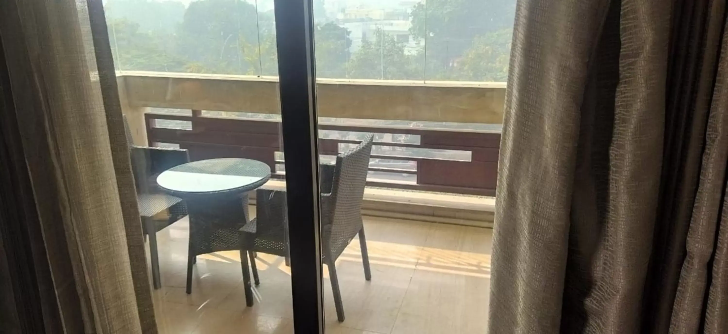 Balcony/Terrace, Bathroom in Fortune District Centre, Ghaziabad - Member ITC's Hotel Group