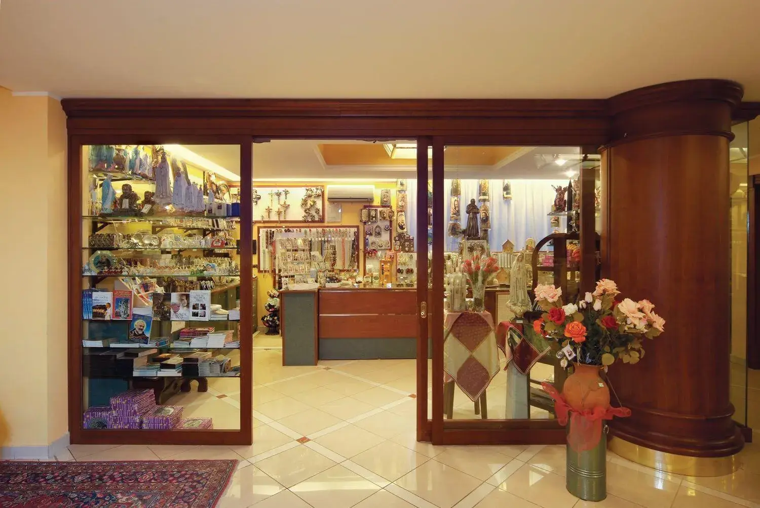 On-site shops in Hotel Parco Delle Rose