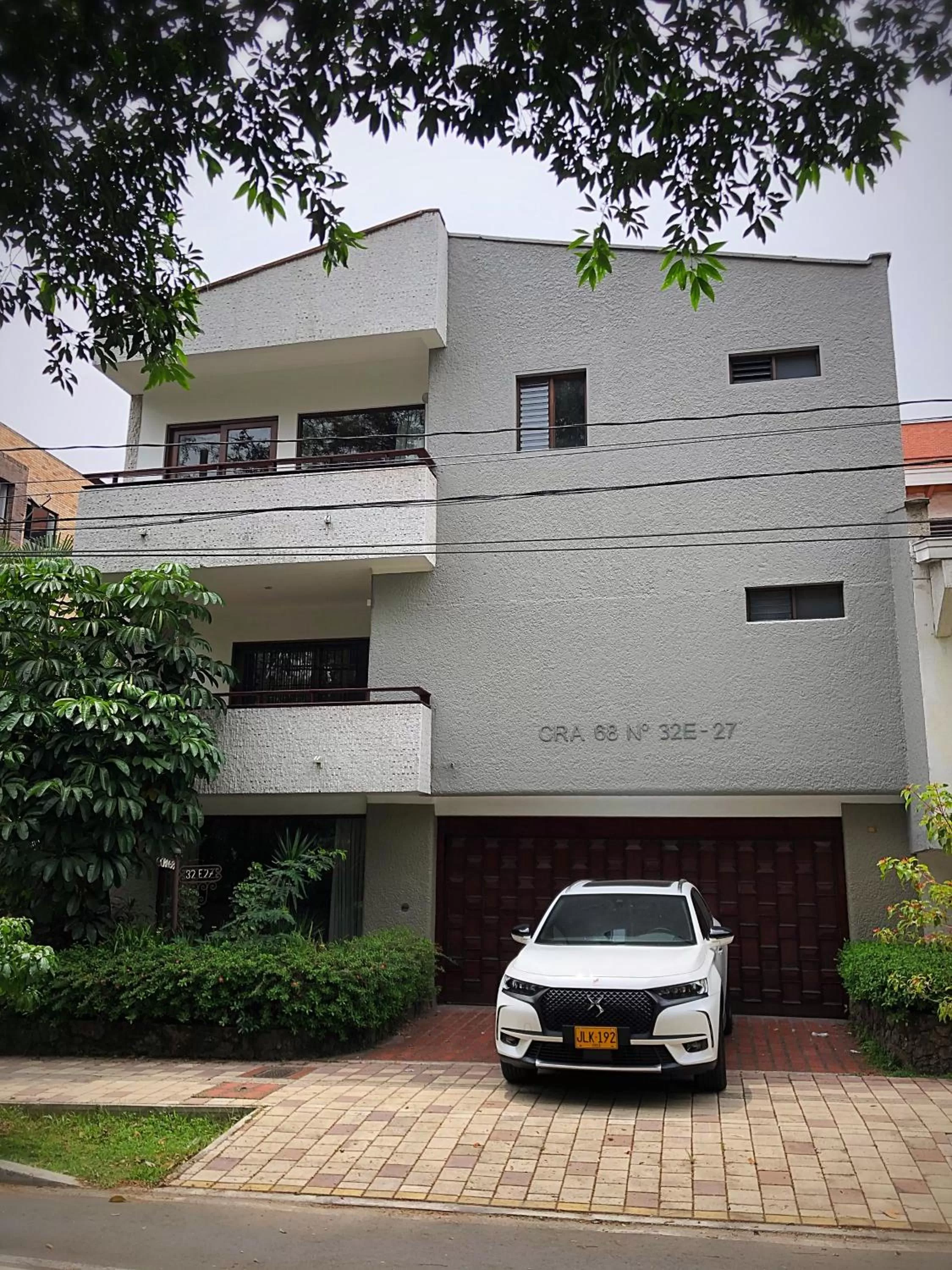 Property building in Casa Rosales