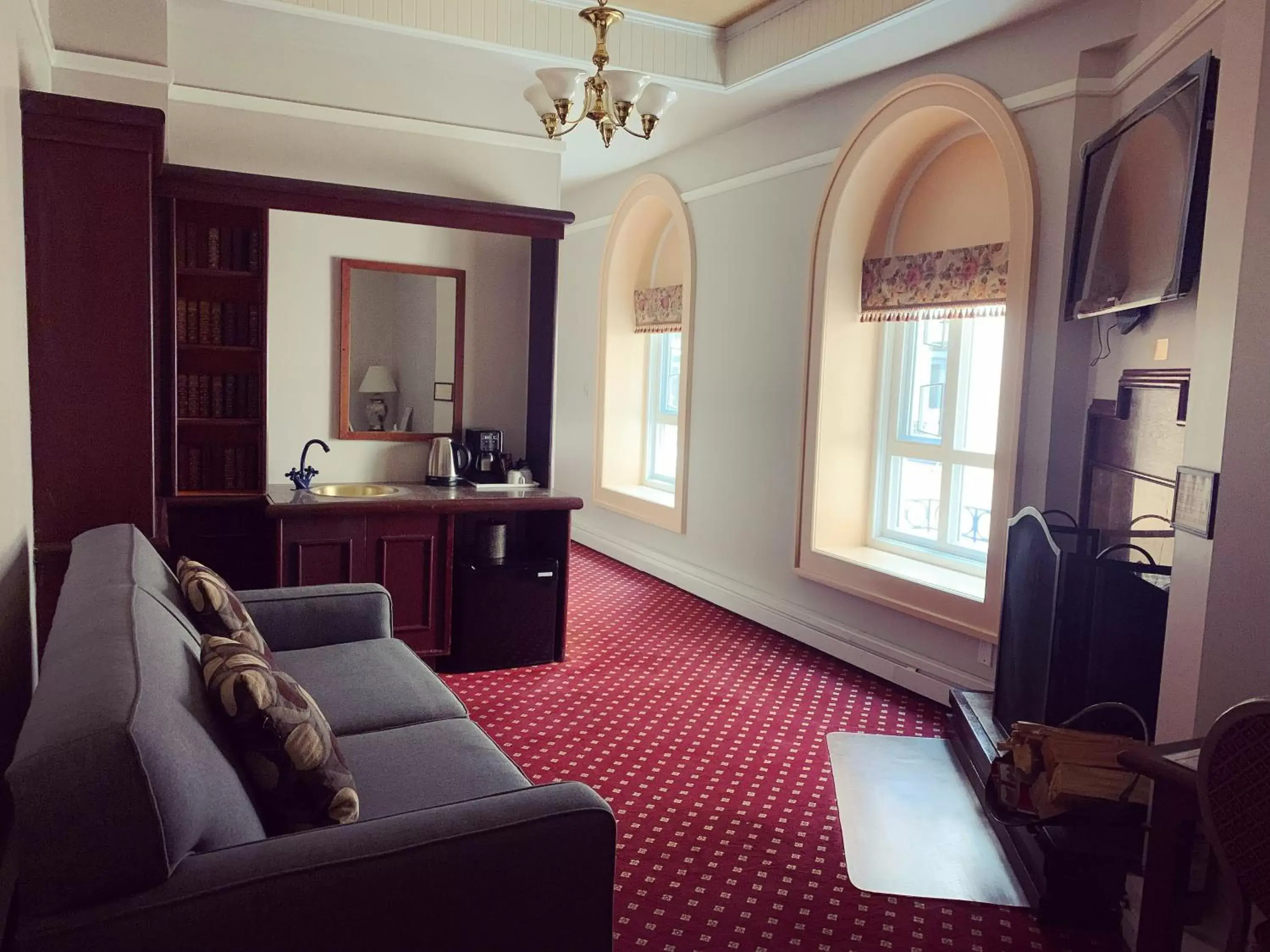 Living room, Seating Area in The Bedford Regency Hotel