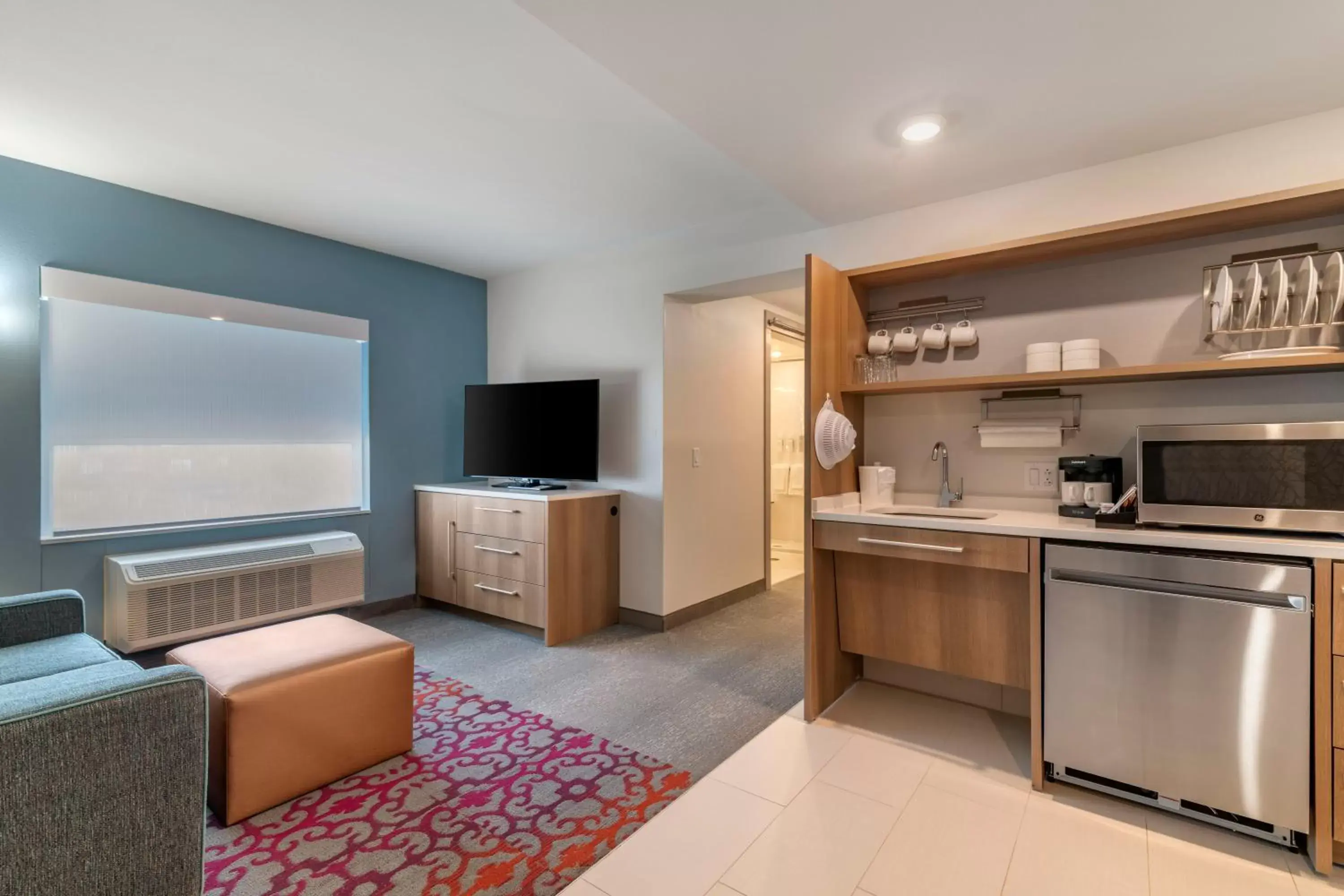 Kitchen or kitchenette, Kitchen/Kitchenette in Home2 Suites by Hilton Bangor